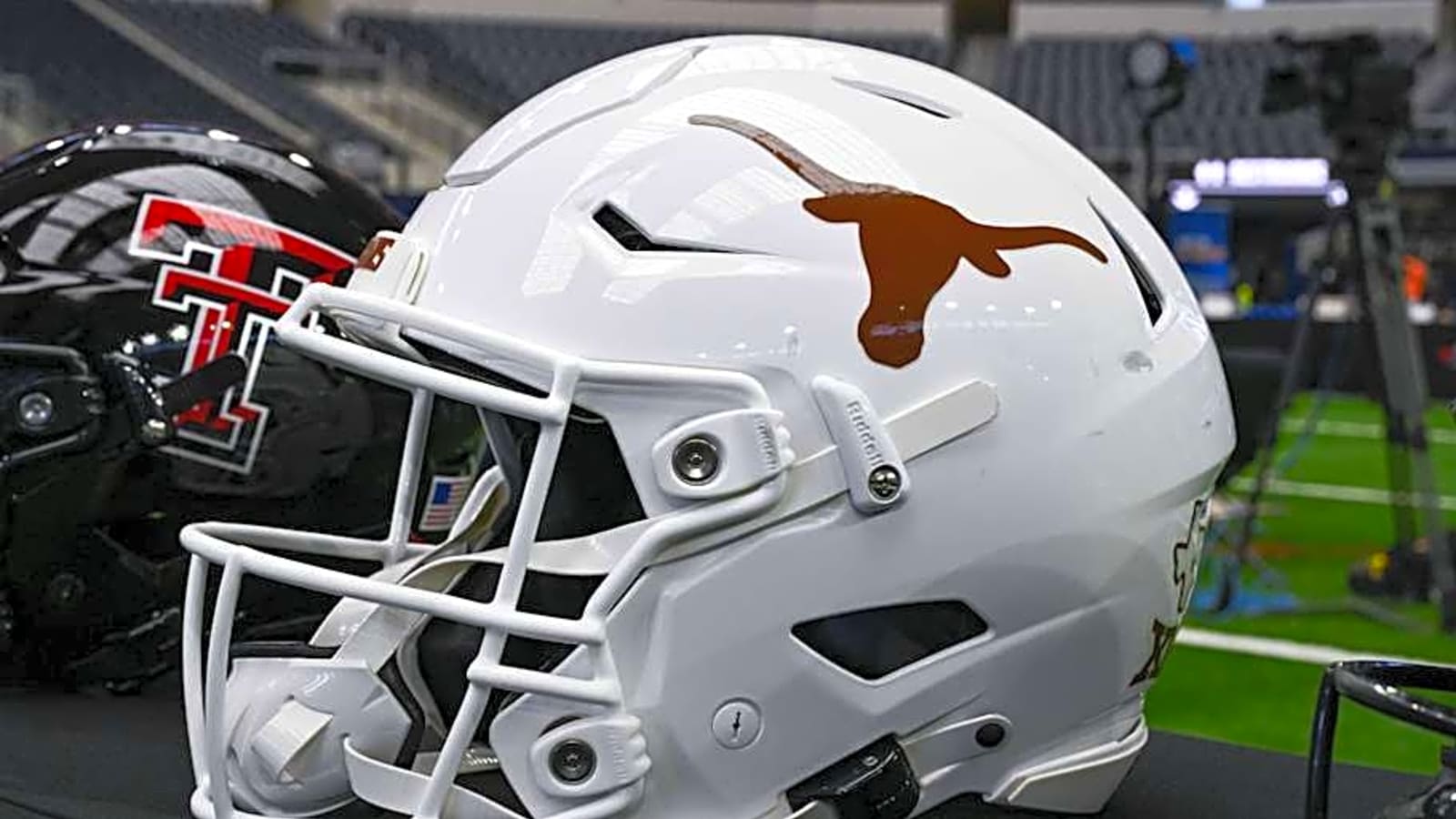 Texas Longhorns 4-Star EDGE Target Makes Commitment Decision
