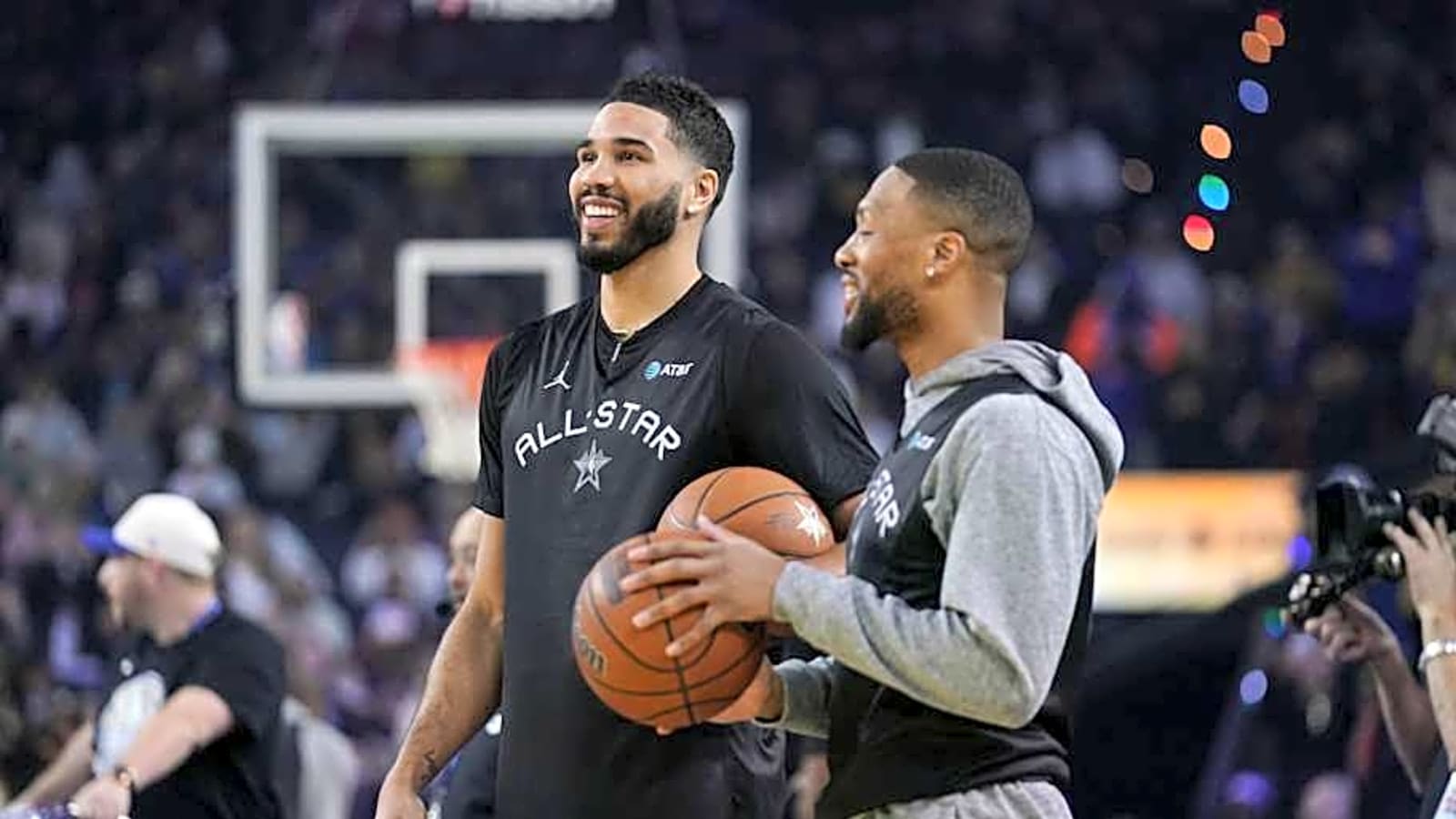 Celtics&#39; Jayson Tatum Recruiting All-Star Free Agent Guard to Boston: Report