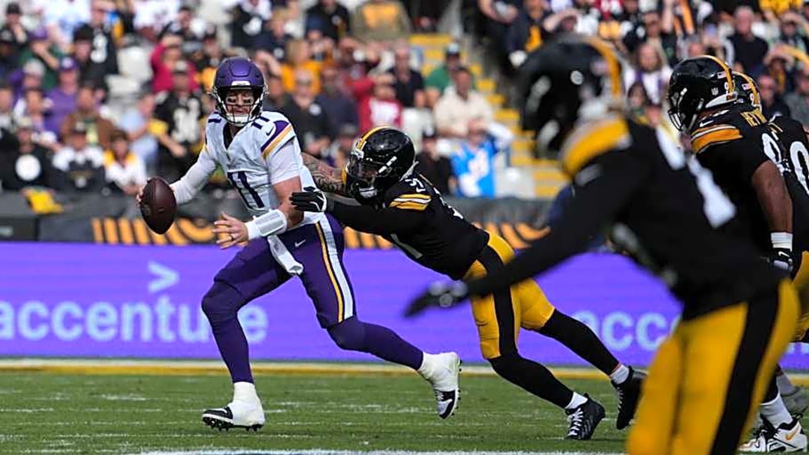 Late comeback effort falls short as Vikings lose to Steelers in Dublin