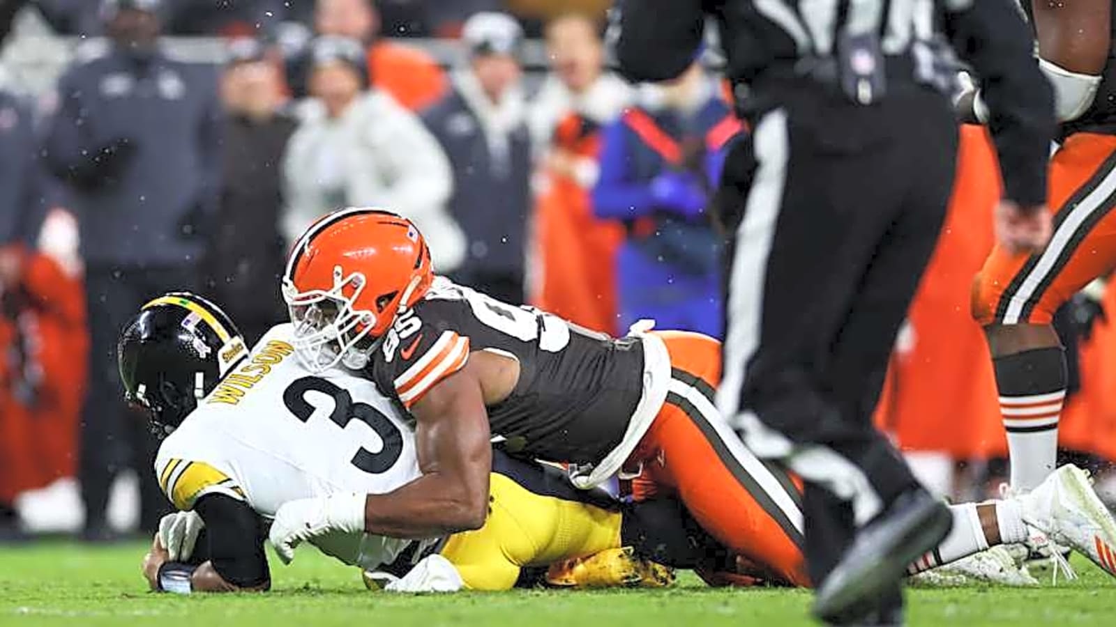 Myles Garrett can&#39;t wait to put newest Steeler in his graveyard