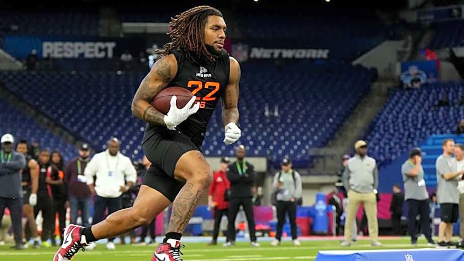 Dallas Cowboys get their running back in Day 2 NFL mock draft