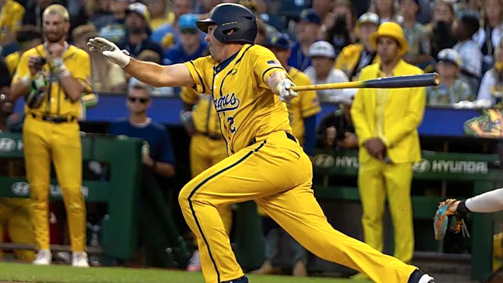Former Pirates Duo Makes Savannah Bananas Appearance