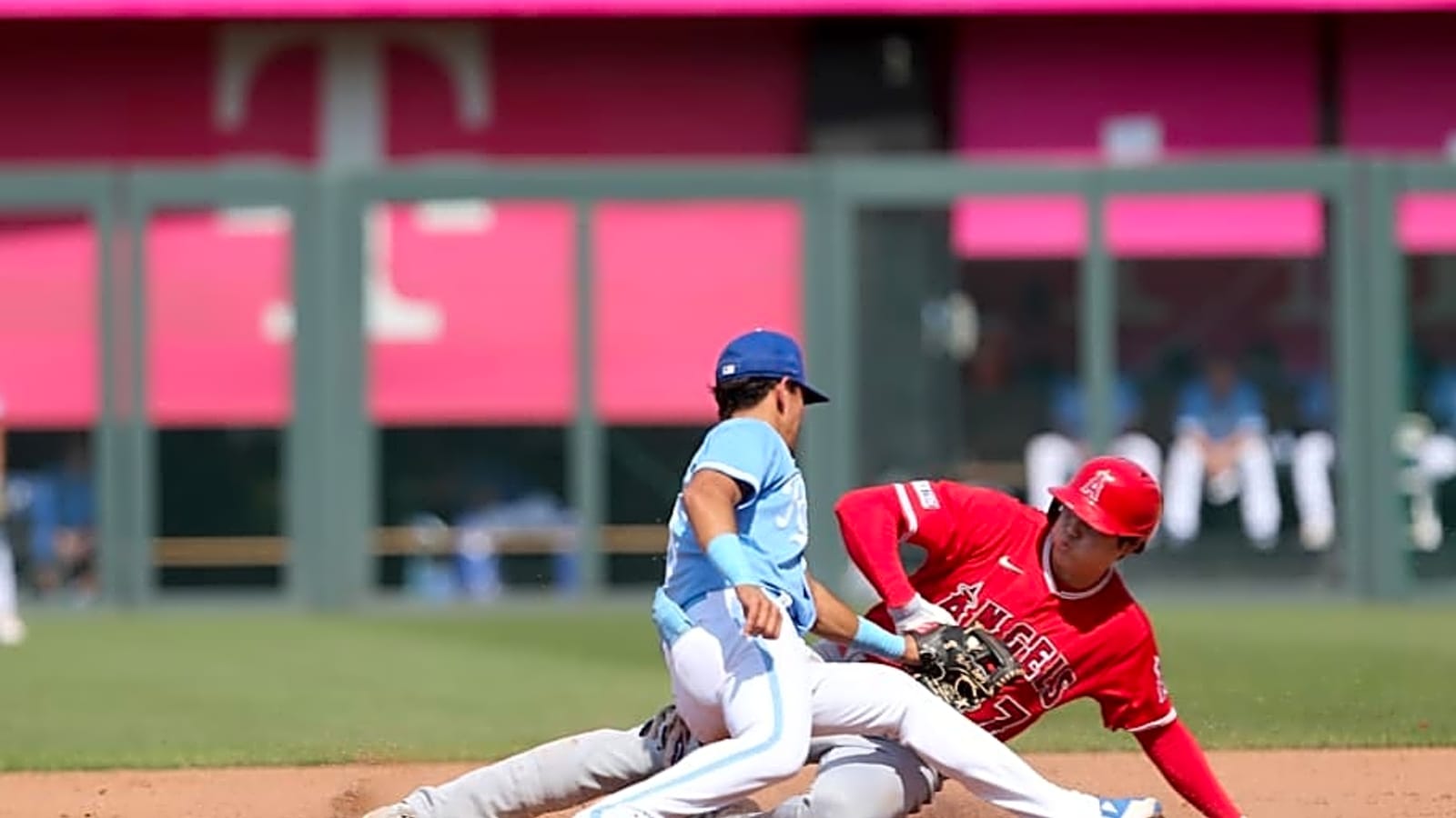 Former Angels Infielder Signs With AL Powerhouse
