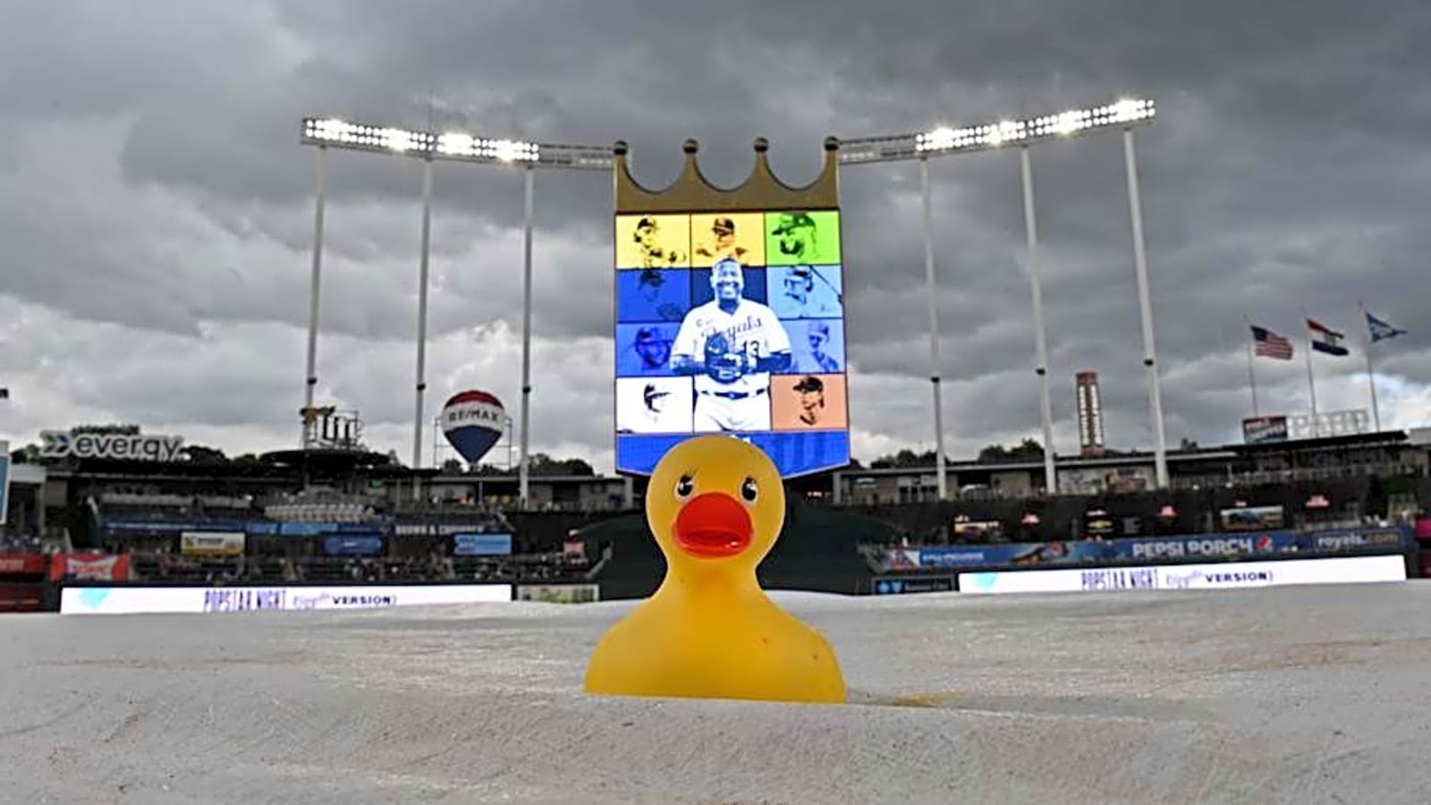 Dodgers, Royals Make Massive Announcement Regarding Sunday’s Rain Delay