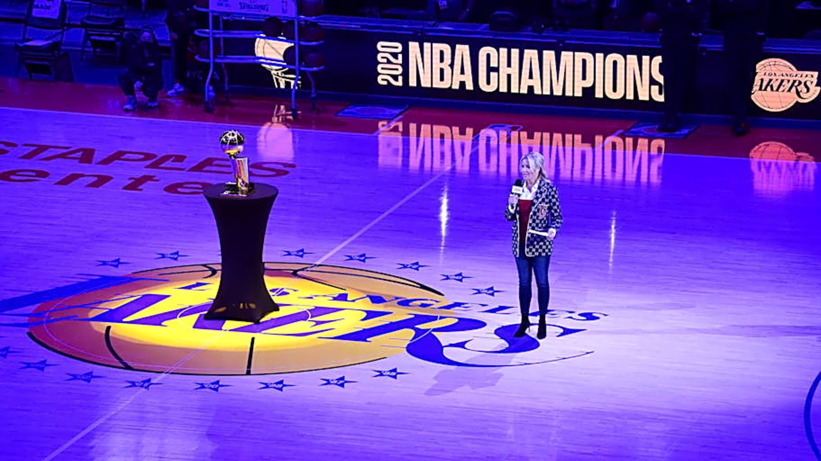 Sparks&#39; Owner Mark Walter Acquires Majority Ownership of Lakers From Buss Family