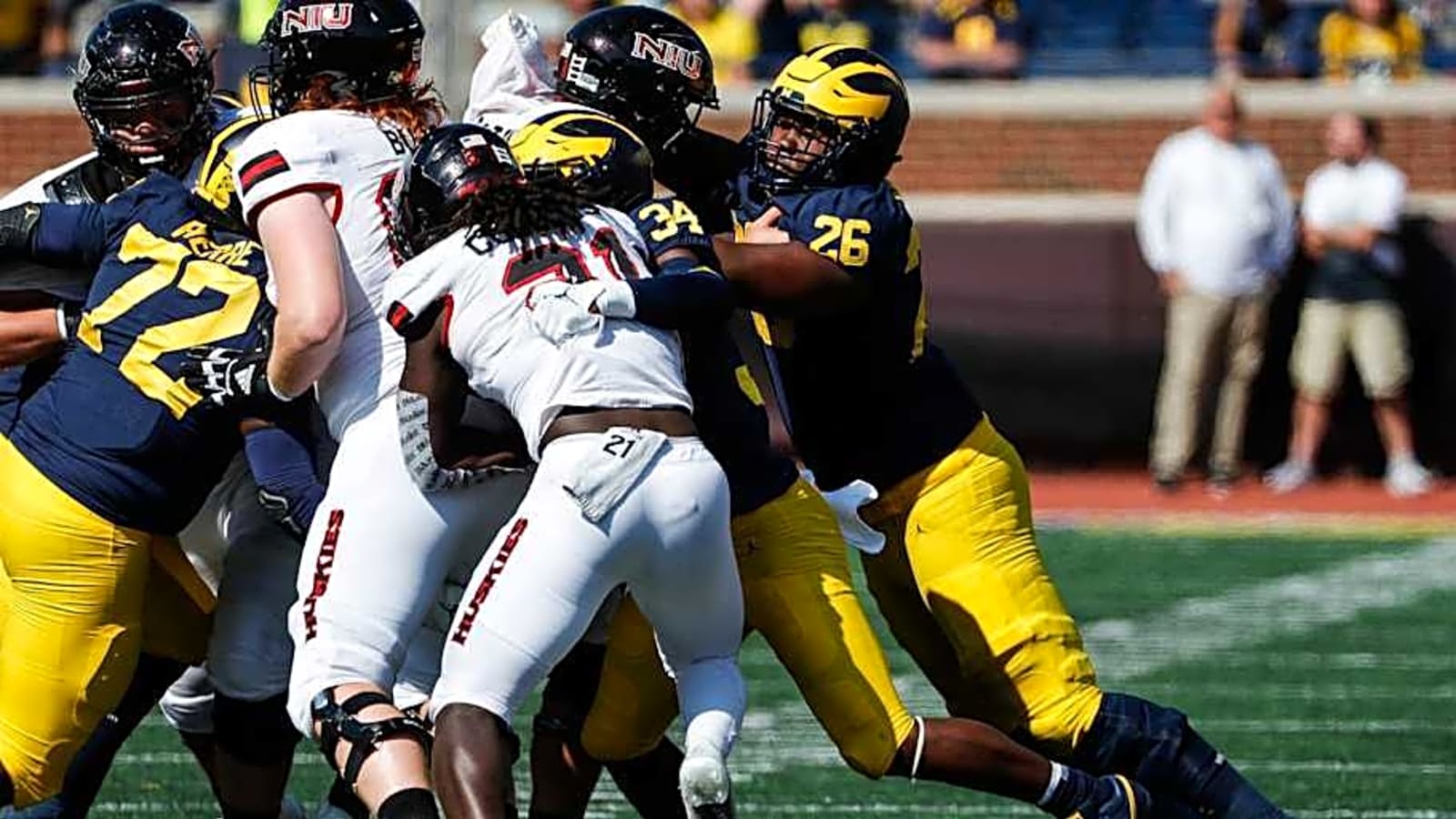 PFF ranks Michigan football's defensive line heading into 2025 season