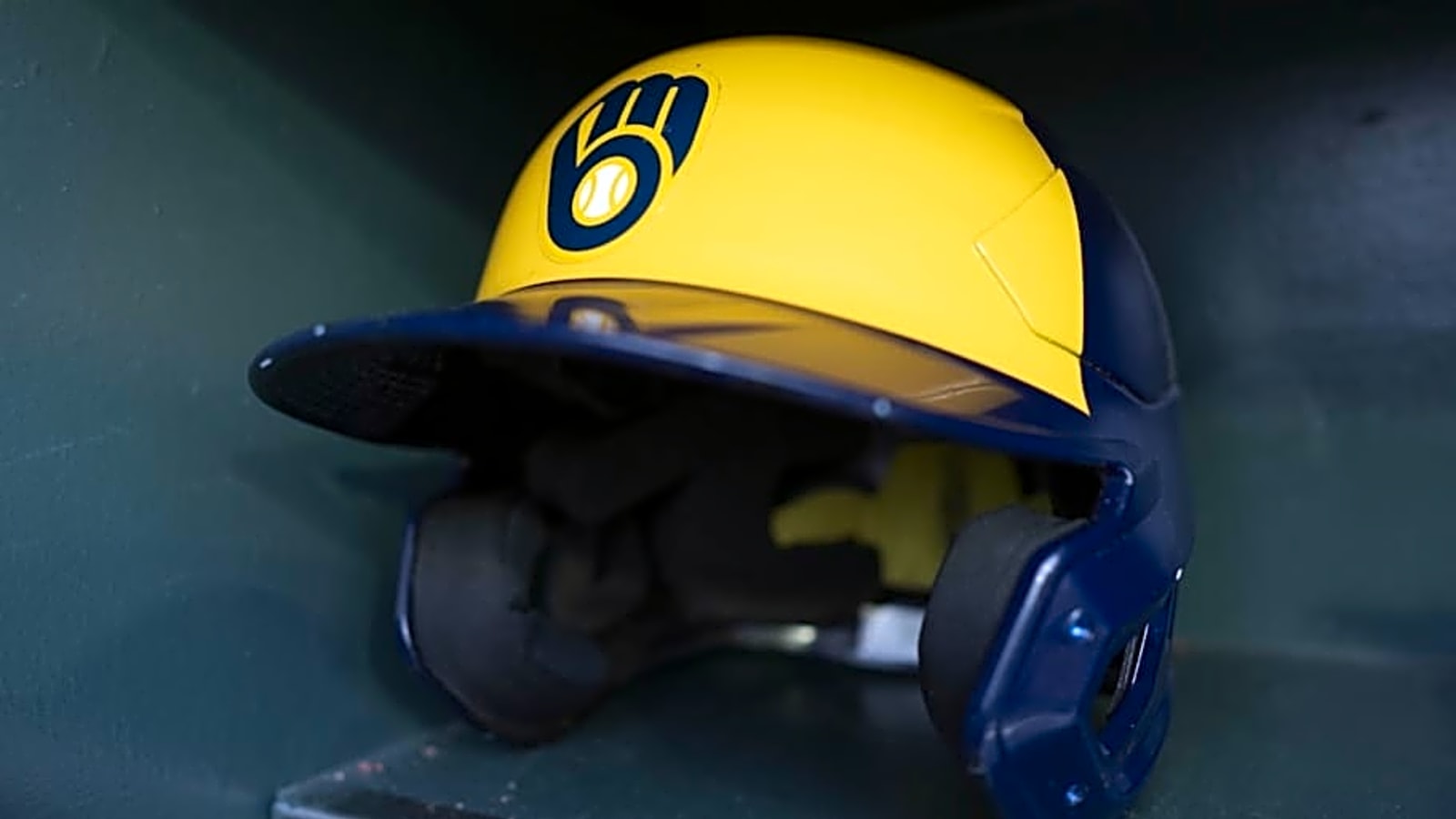 Brewers Predicted To Acquire 6-Foot-6 Power-Hitting Outfielder
