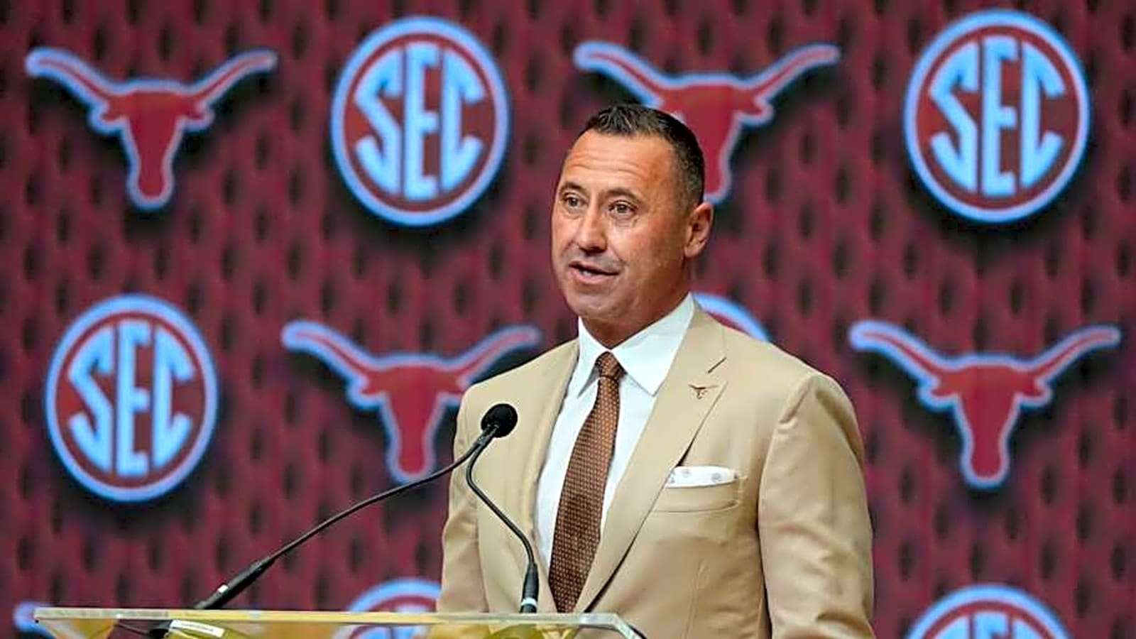 Texas Longhorns Rank High Among College Football&#39;s Biggest Spenders