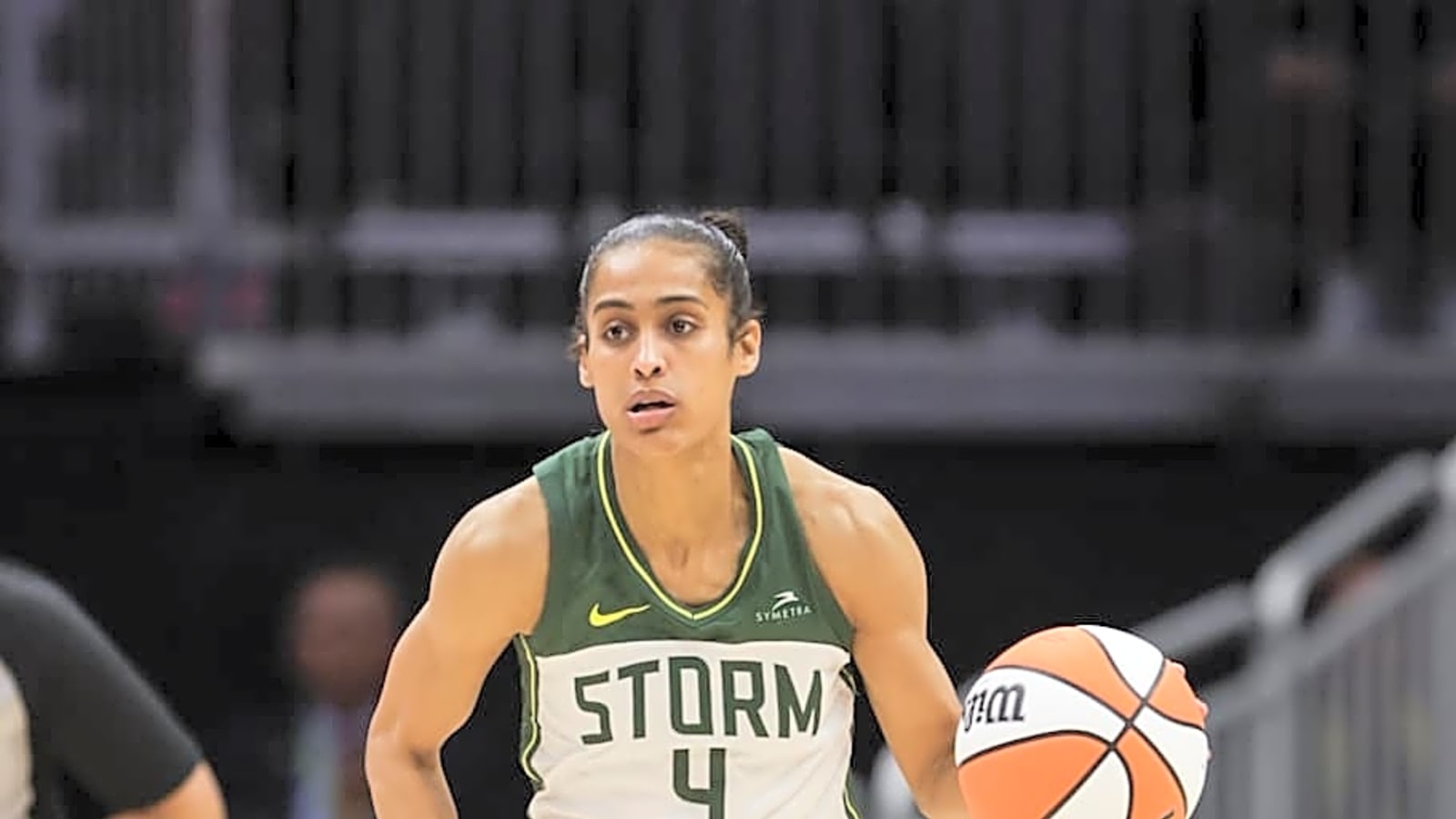 Former Notre Dame Stars Shine on WNBA Orange Carpet