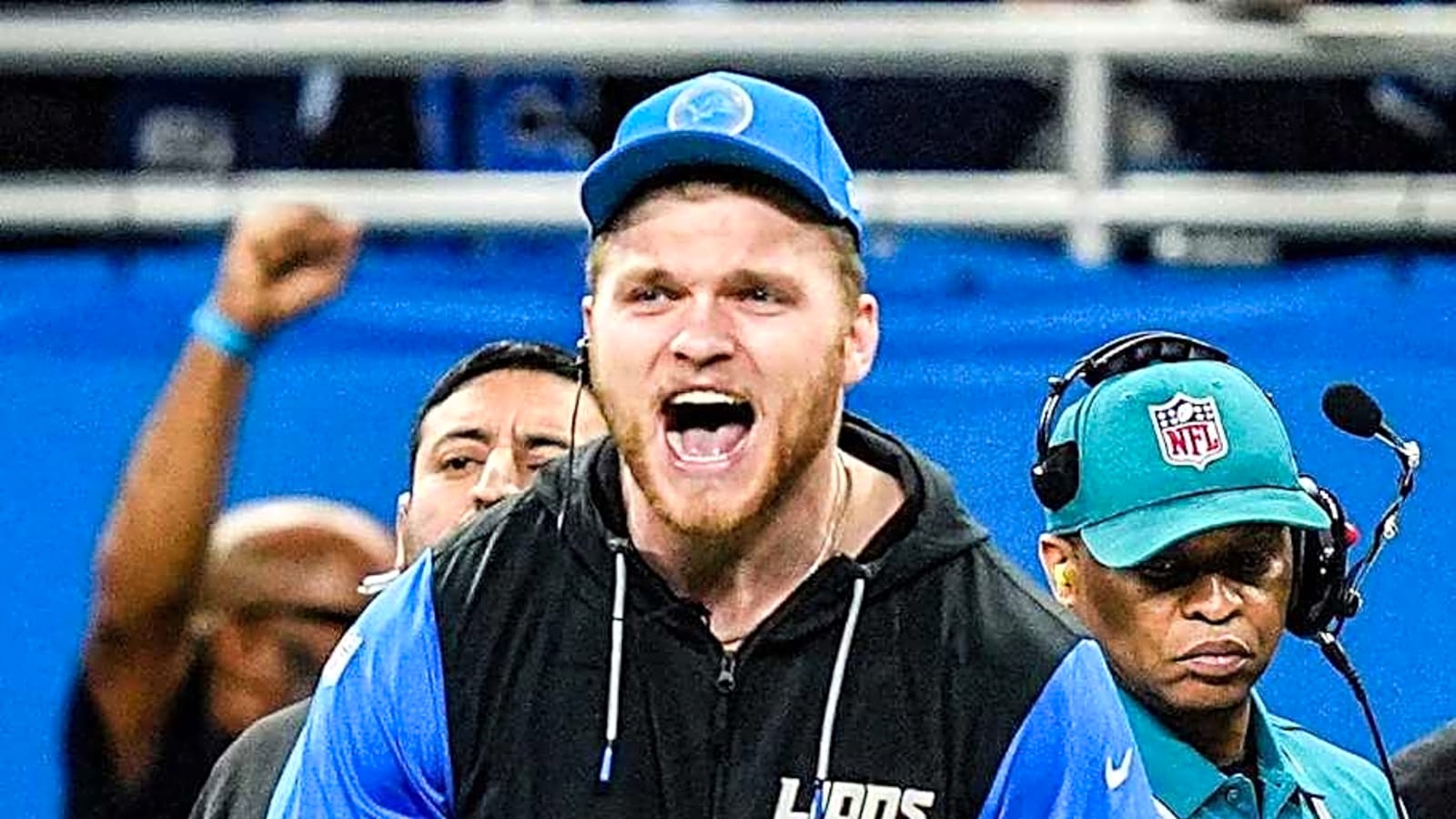 Lions&#39; Star Pass Rusher Issues Statement On Fake A.I. Posts