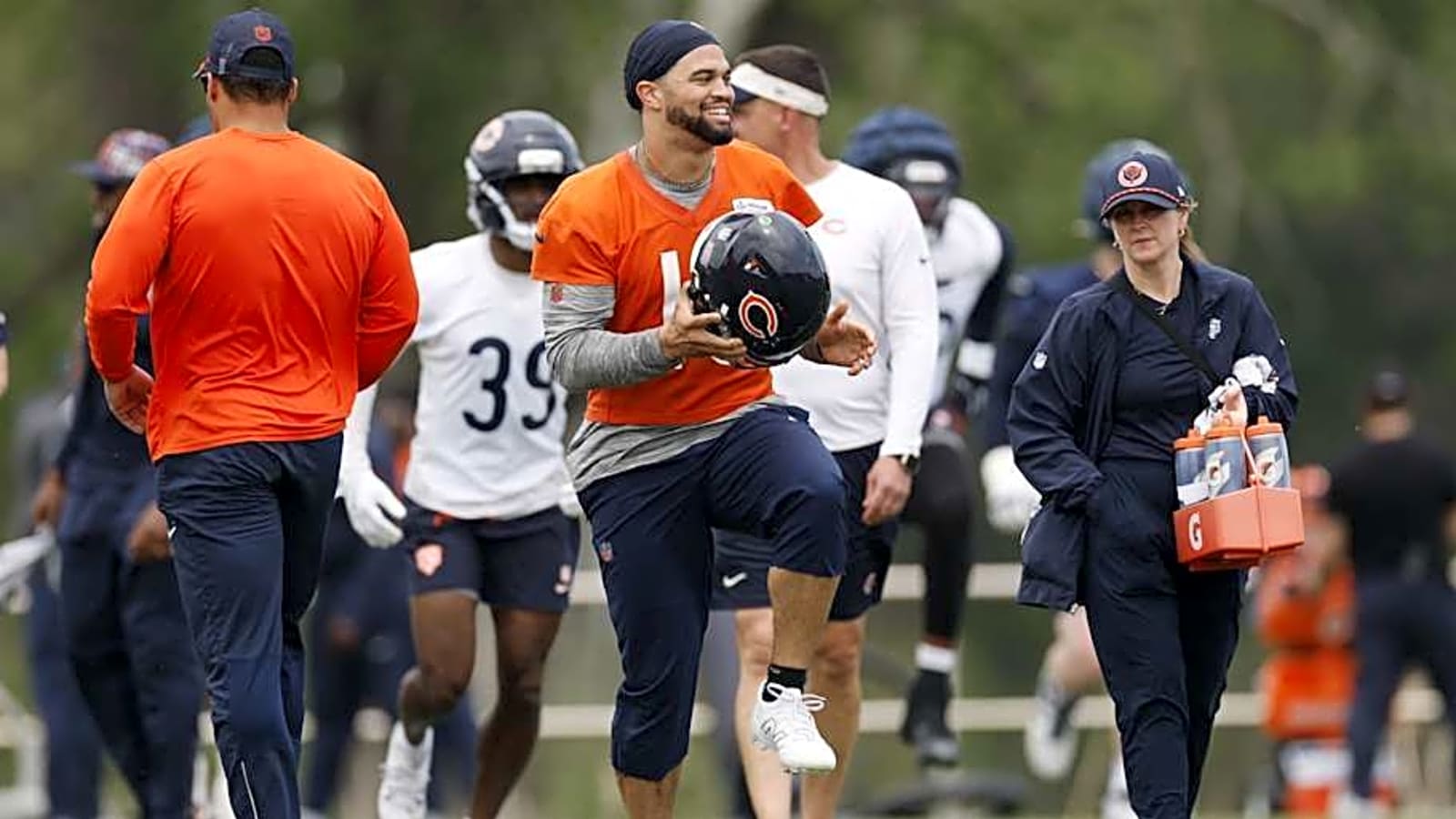 Chicago Bears&#39; Caleb Williams Dark Horse Candidate For Major NFL Award?