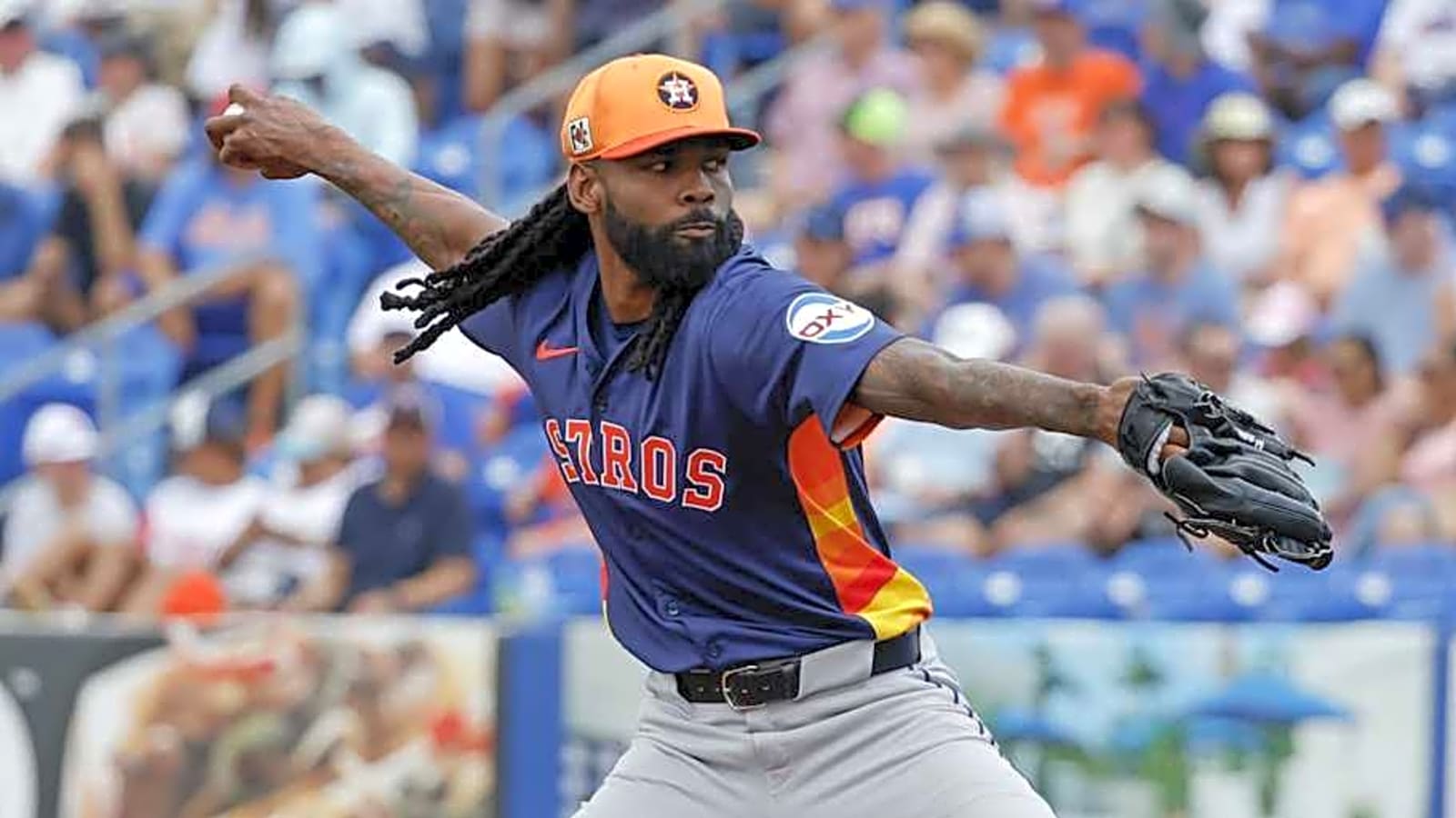 Astros Trade Relief Pitcher to White Sox as Hot Stove Begins to Heat Up