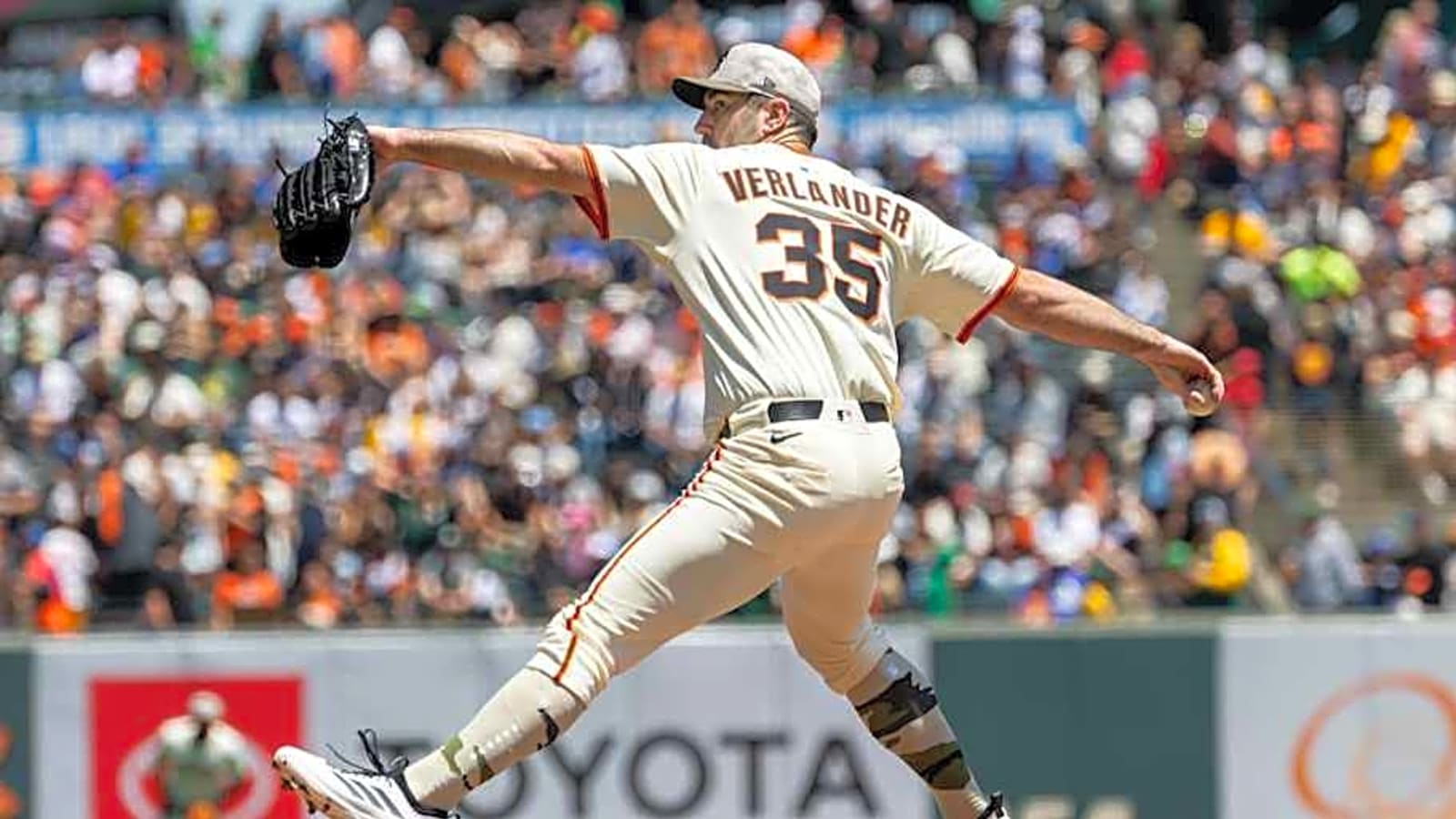 San Francisco Giants Unlikely to Trade Cy Young Winner Before Playoff Run