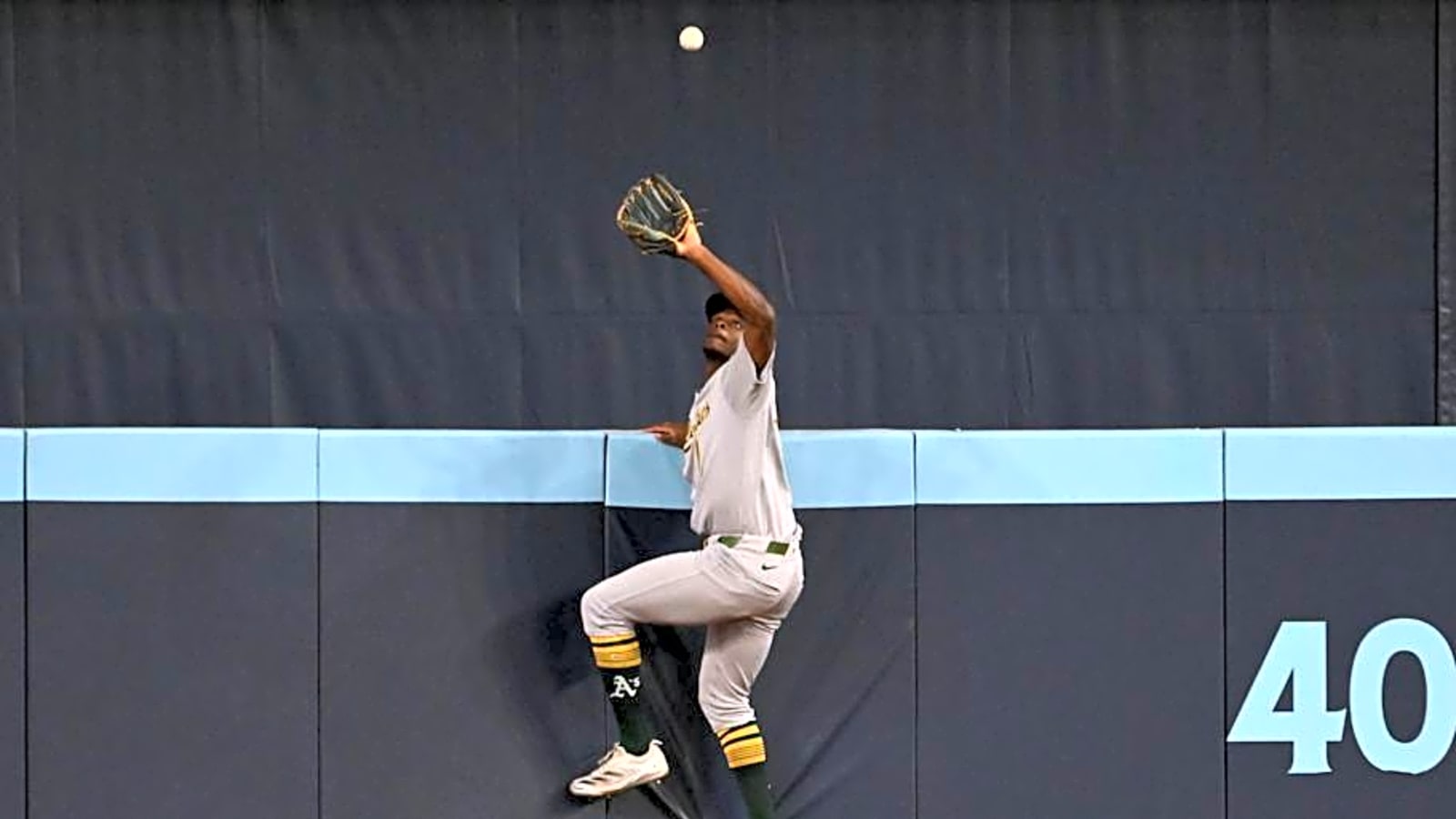 Denzel Clarke&#39;s Defense is Reminiscent of Peak Boston Red Sox Star