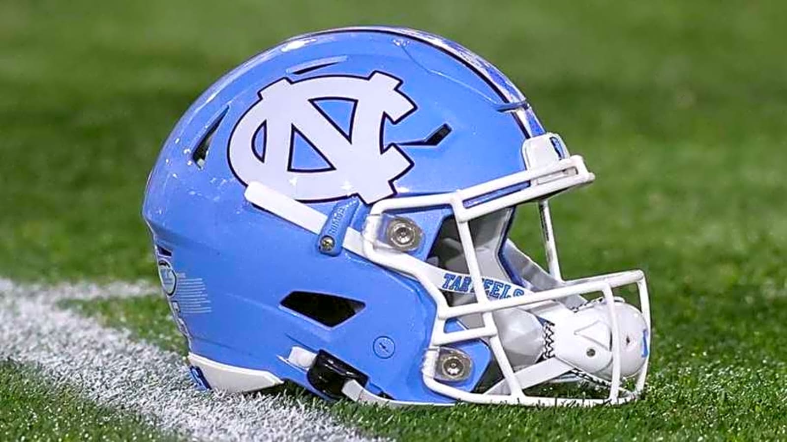 Tar Heels Extend Offer to Talented 2027 Lineman