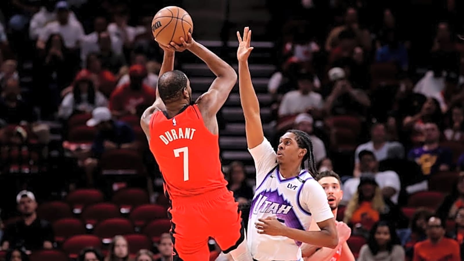 Jazz Coach Will Hardy Gives His Flowers to Rockets' Kevin Durant