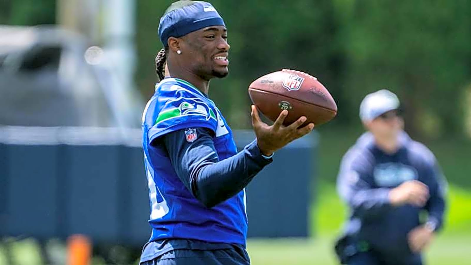 Seahawks rookie Jalen Milroe hilariously struggles with reaction drill