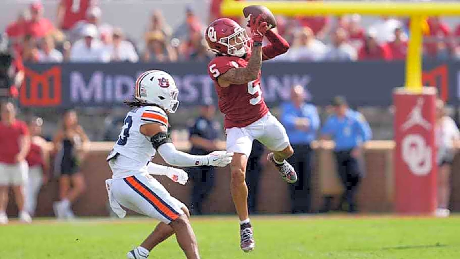Oklahoma WR Isaiah Sategna Continues to Build Trust After Career Day vs. Auburn