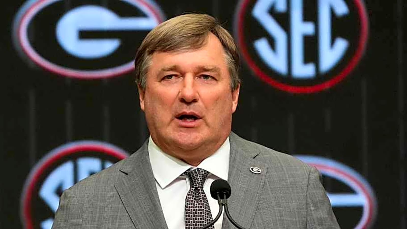 Oregon Ducks Leading Georgia Bulldogs For Elite 4-Star Recruit?