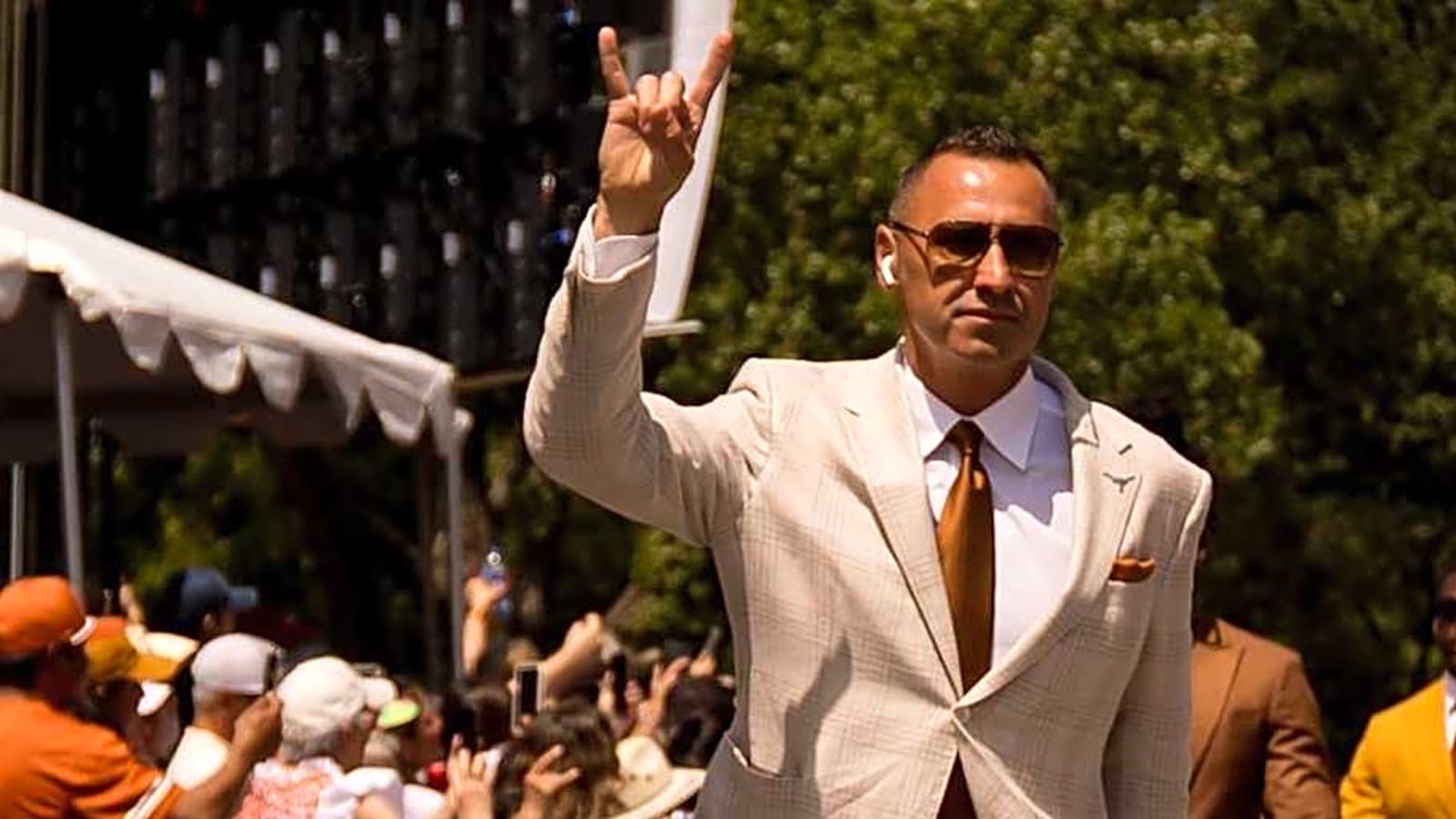 Texas Longhorns&#39; Steve Sarkisian Supports Drastic Redshirt Change