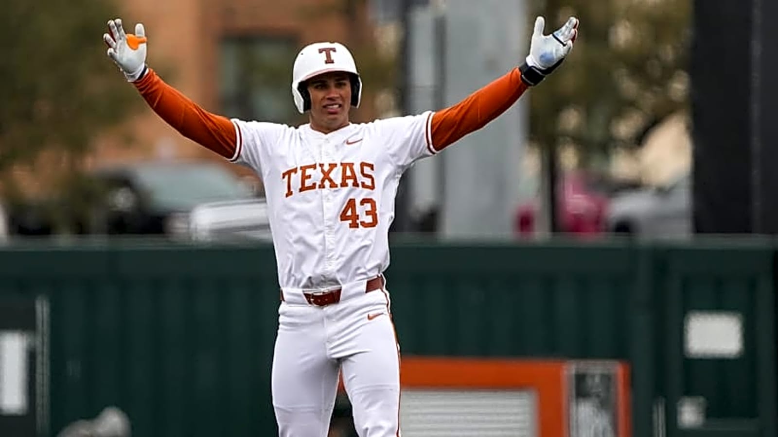 Former Texas Longhorns Outfielder Announces Transfer Destination