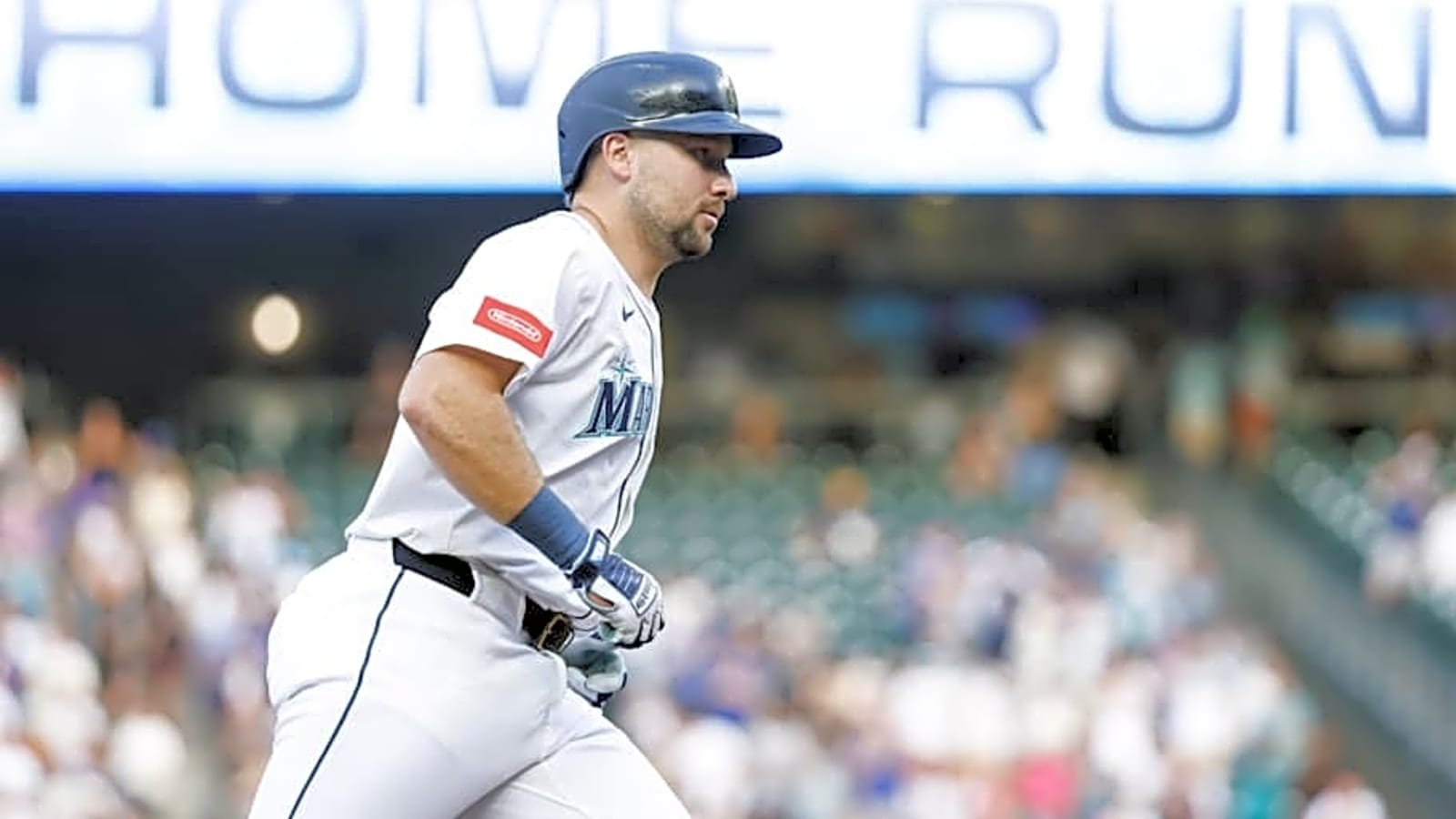 Mariners&#39; Cal Raleigh Ties Yankees Legend&#39;s Record