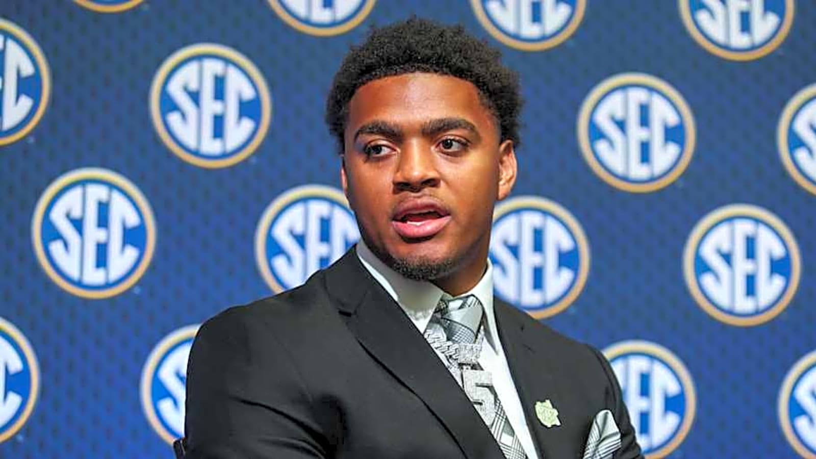Auburn’s Defensive Star Teases Future Recruiting Dominance