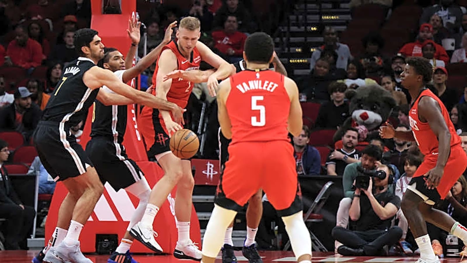  Grizzlies Sign Ex-Spurs, Rockets Big Man Following Recent Trade