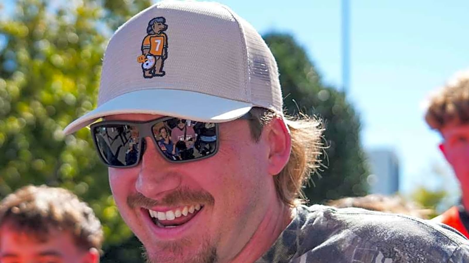 Country Music&#39;s Biggest Superstar Reps Seattle Mariners Swag at Recent Show