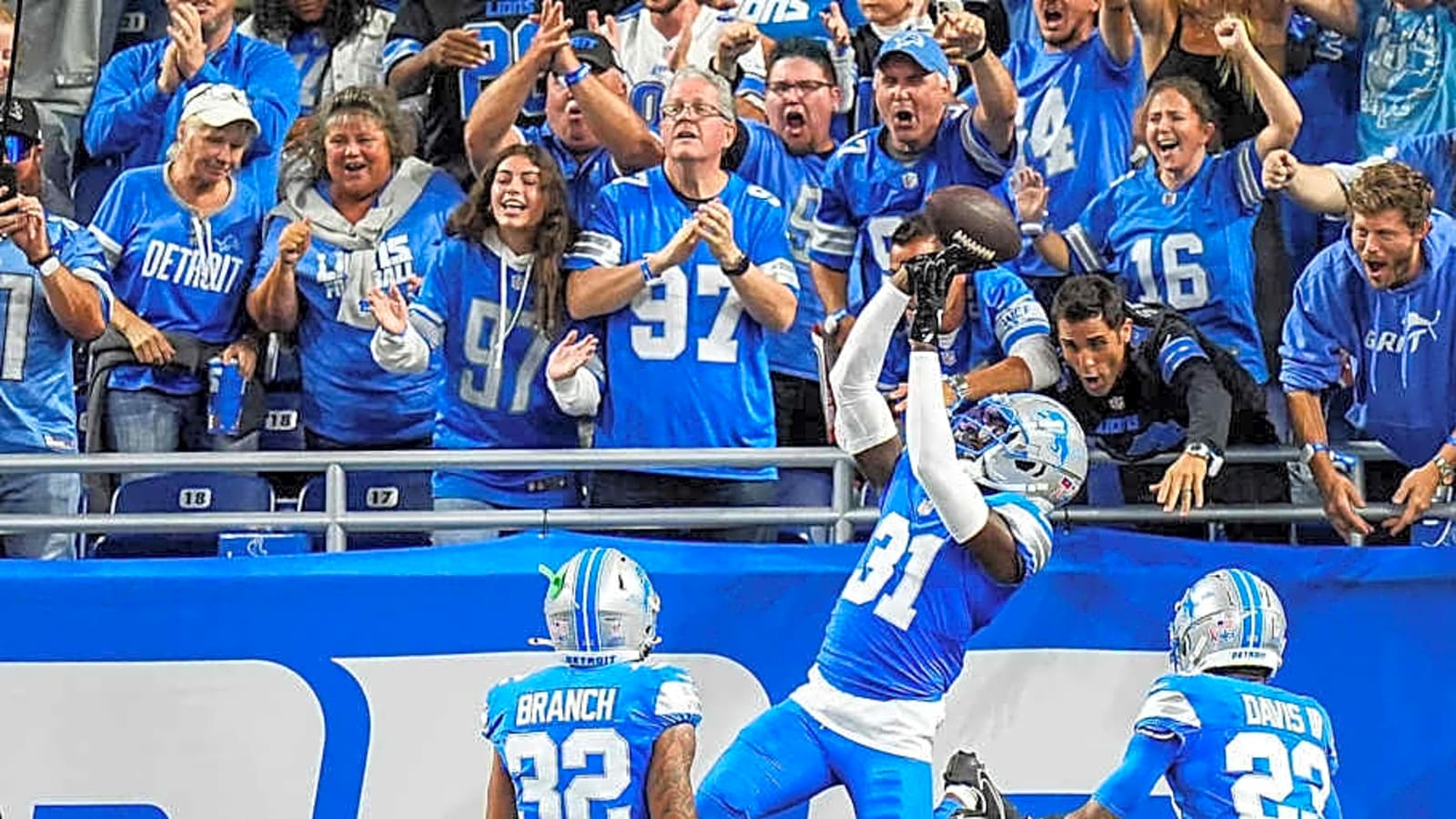 Kerby Joseph Reacts to Fans Visiting Lions Locker Room