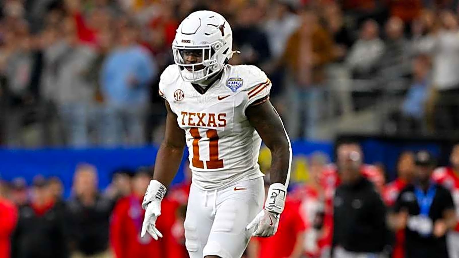 Colin Simmons Aiming to Break Texas Longhorns Sack Record