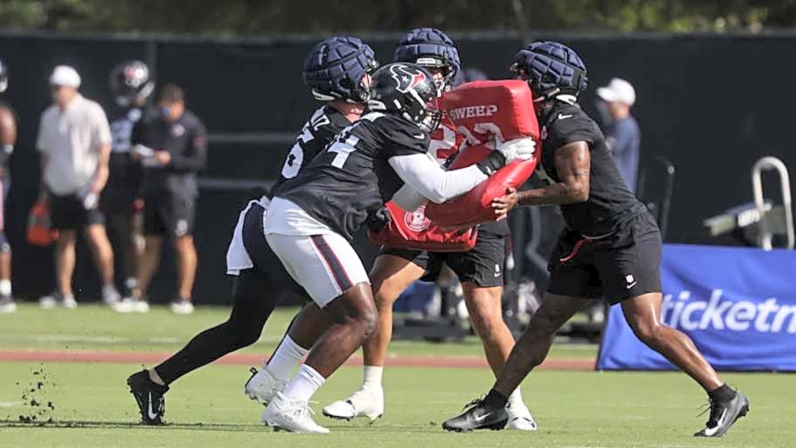 Texans Trade OT Cam Robinson to Browns