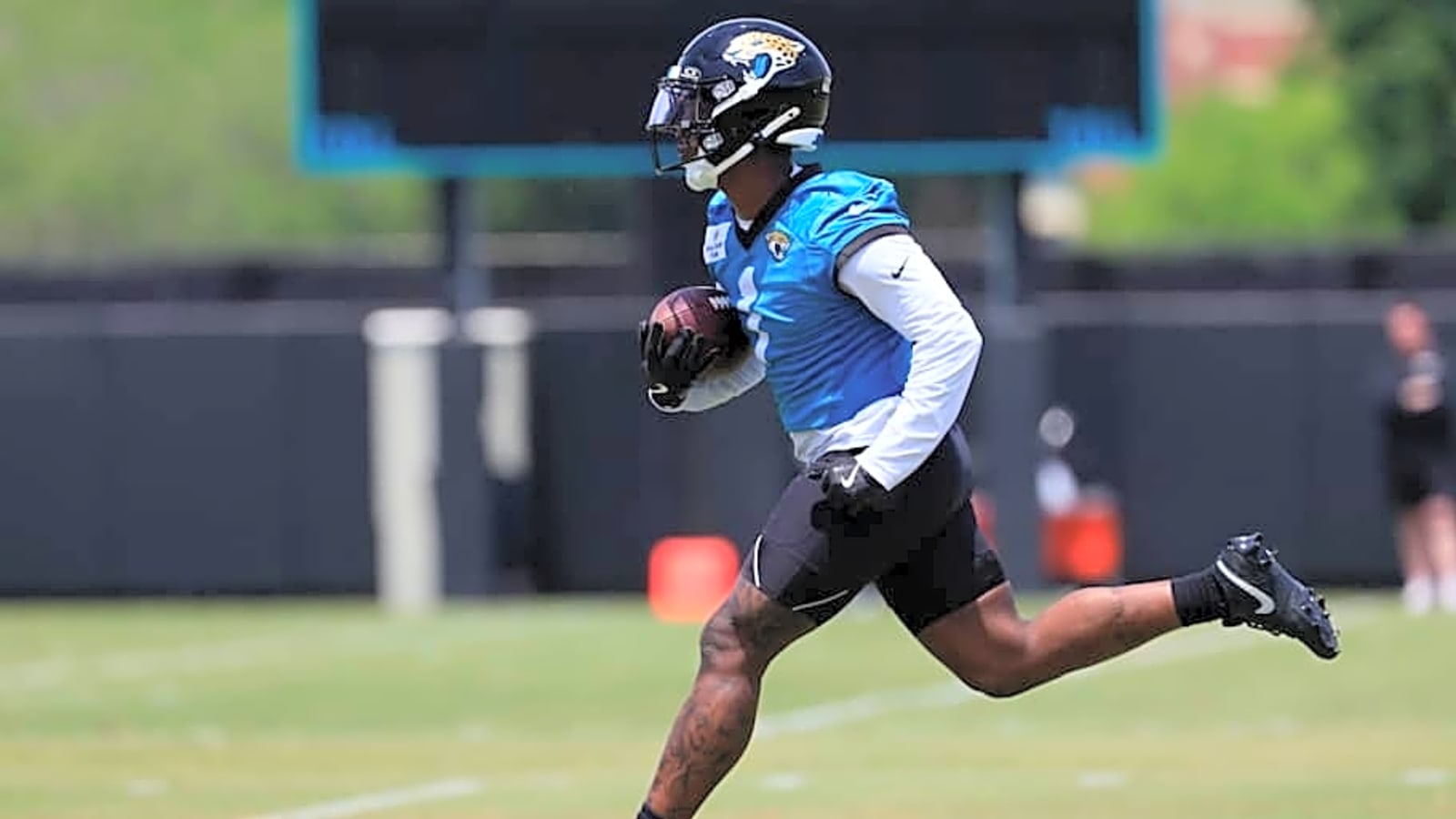 Jaguars&#39; Liam Coen Blasts Travis Etienne Rumors