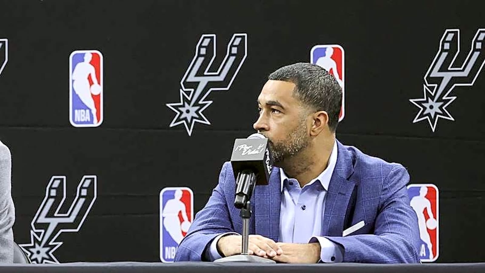 San Antonio Spurs Officially Announce 3-Player Trade