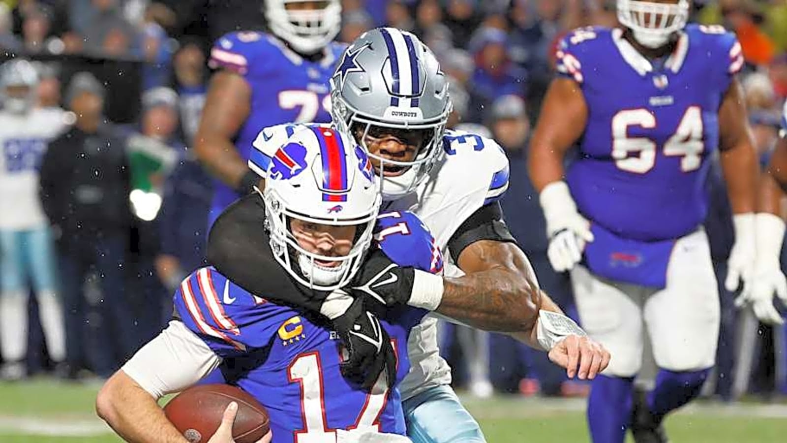 Cowboys cut former starting LB to make room for NFL preseason star