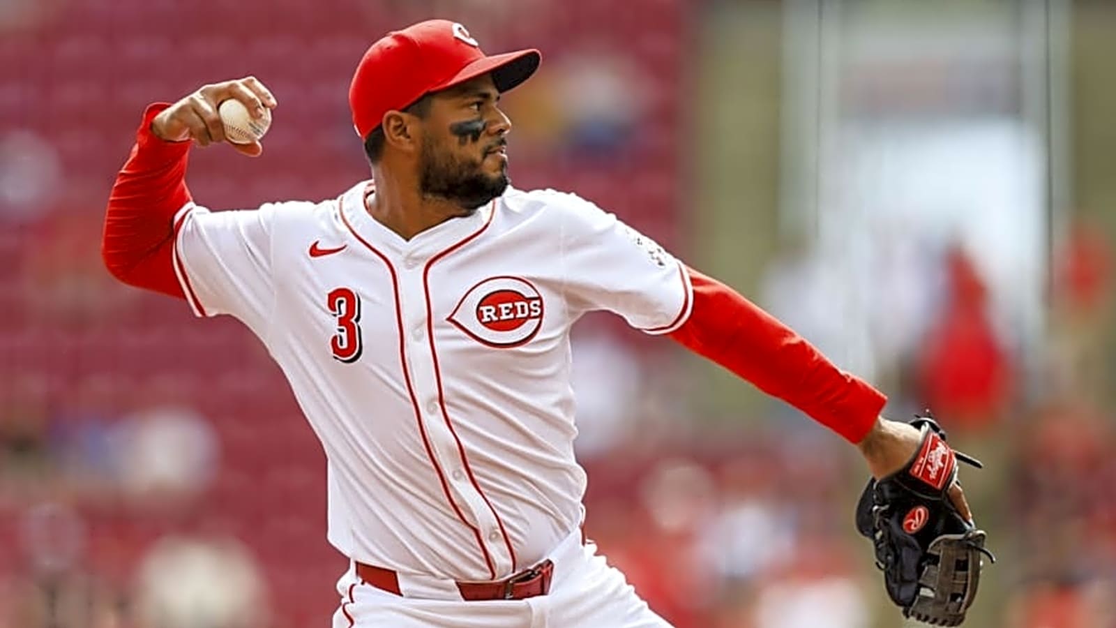 Yankees Sign Former Reds Third Baseman