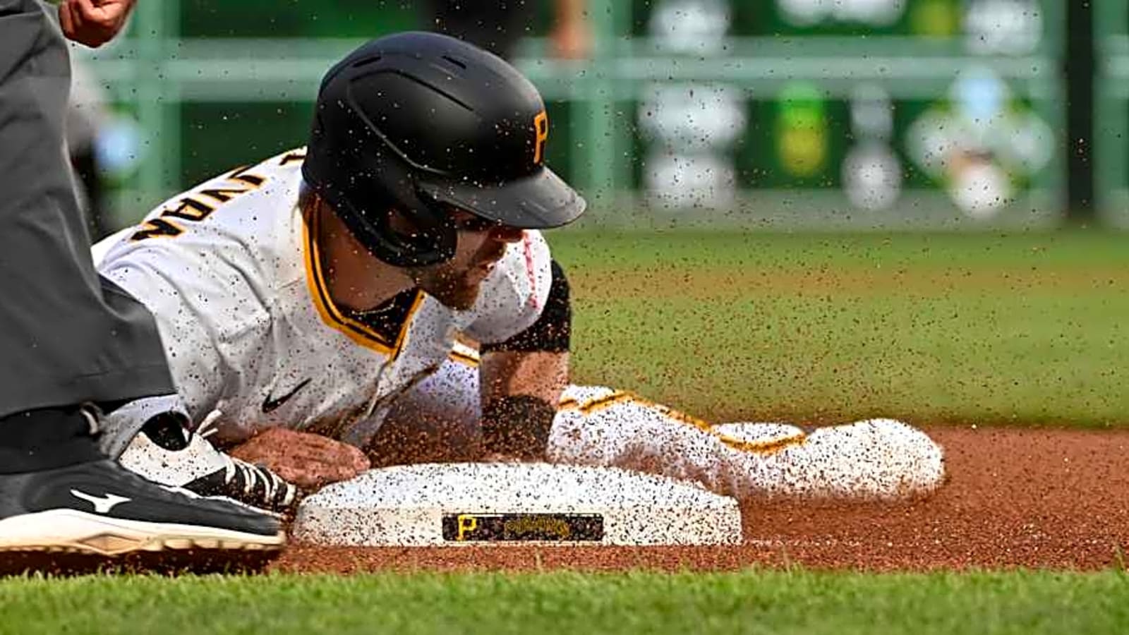 Pirates Re-Sign Catcher to Minor League Deal
