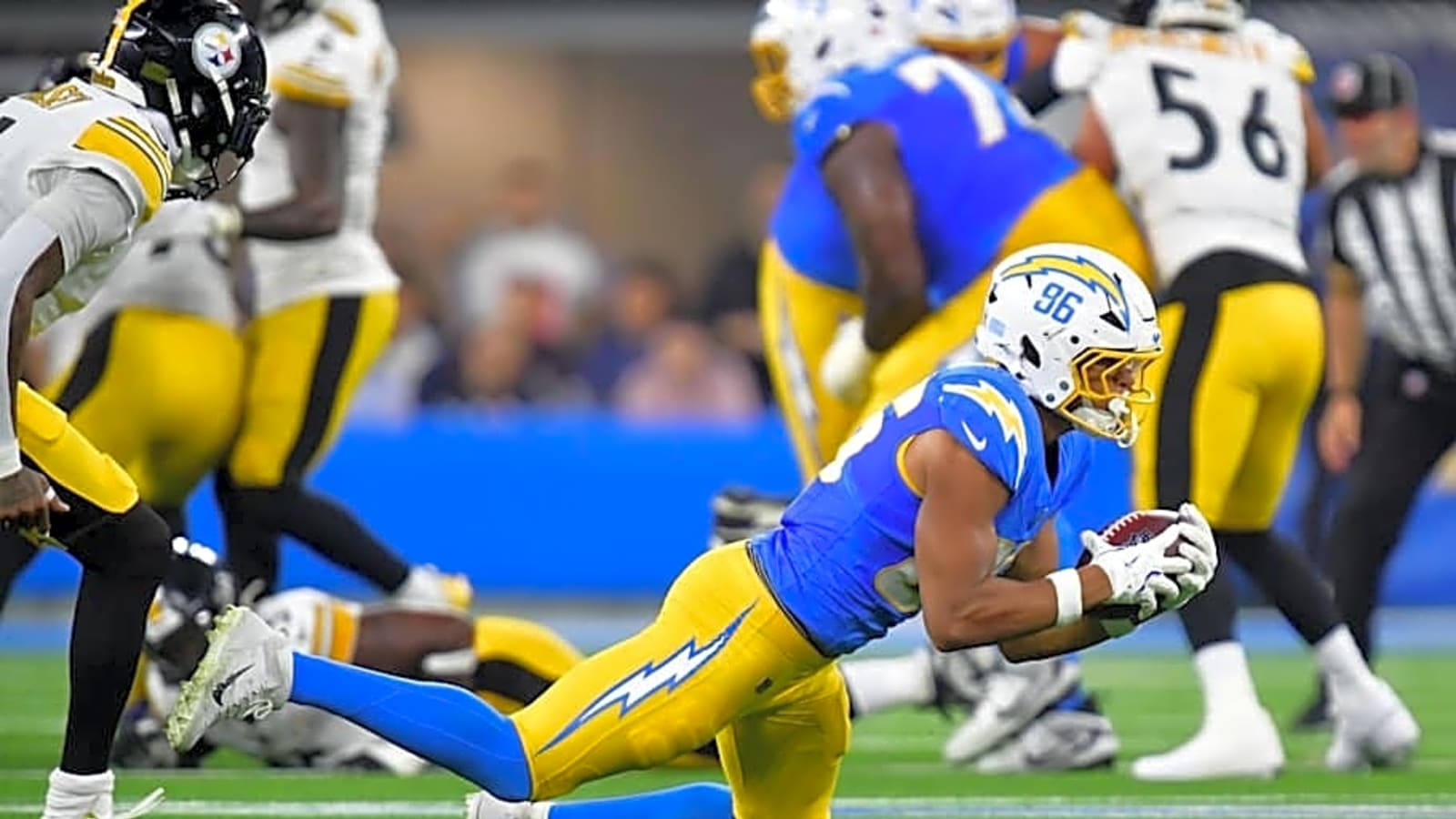Chargers' breakout rookie headed for MRI after knee injury, report confirms