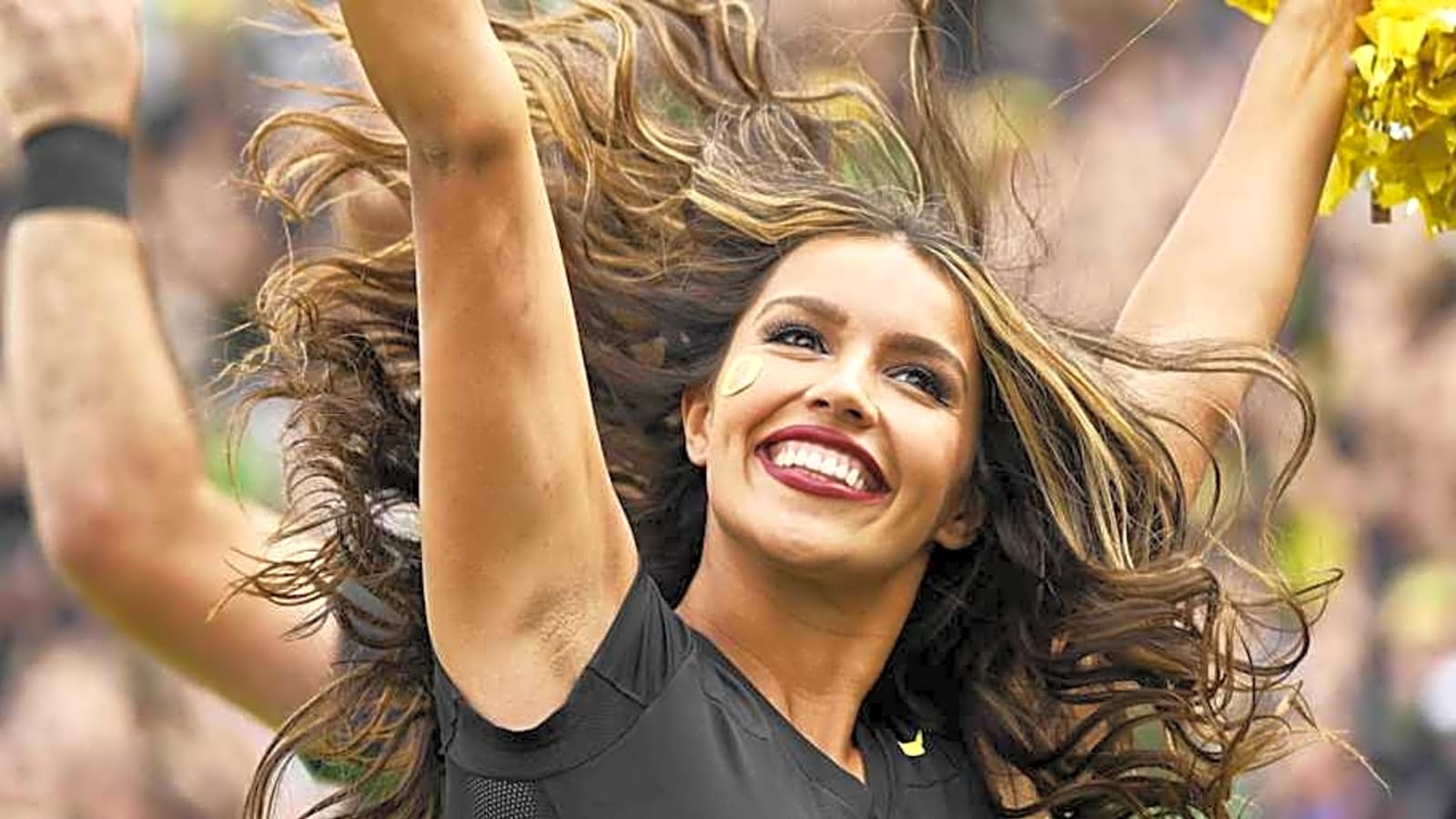 Oregon Ducks Fans Color To Wear vs. Oregon State In Autzen Stadium