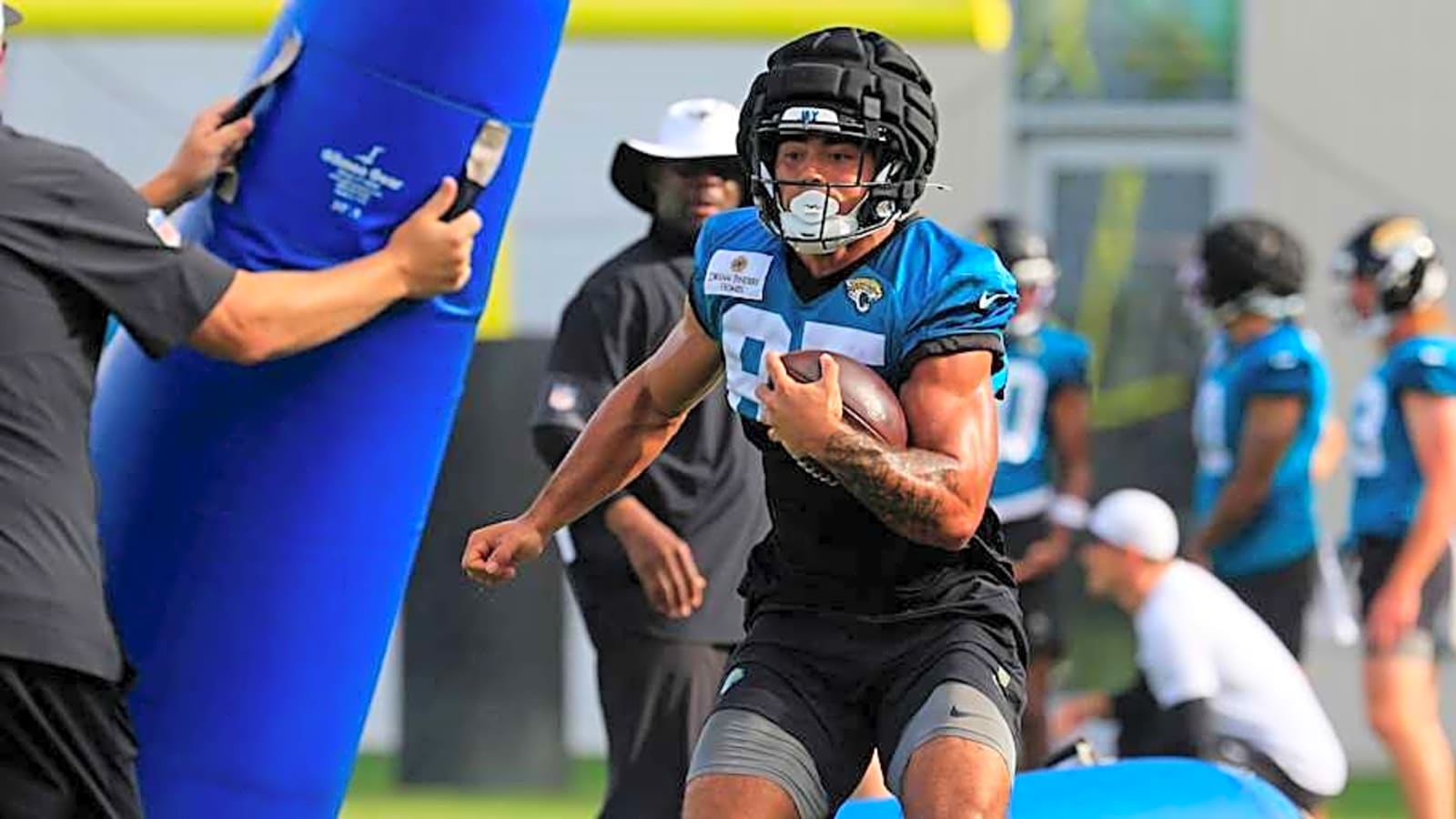 Jaguars&#39; Lawrence has High Praise for Brenton Strange