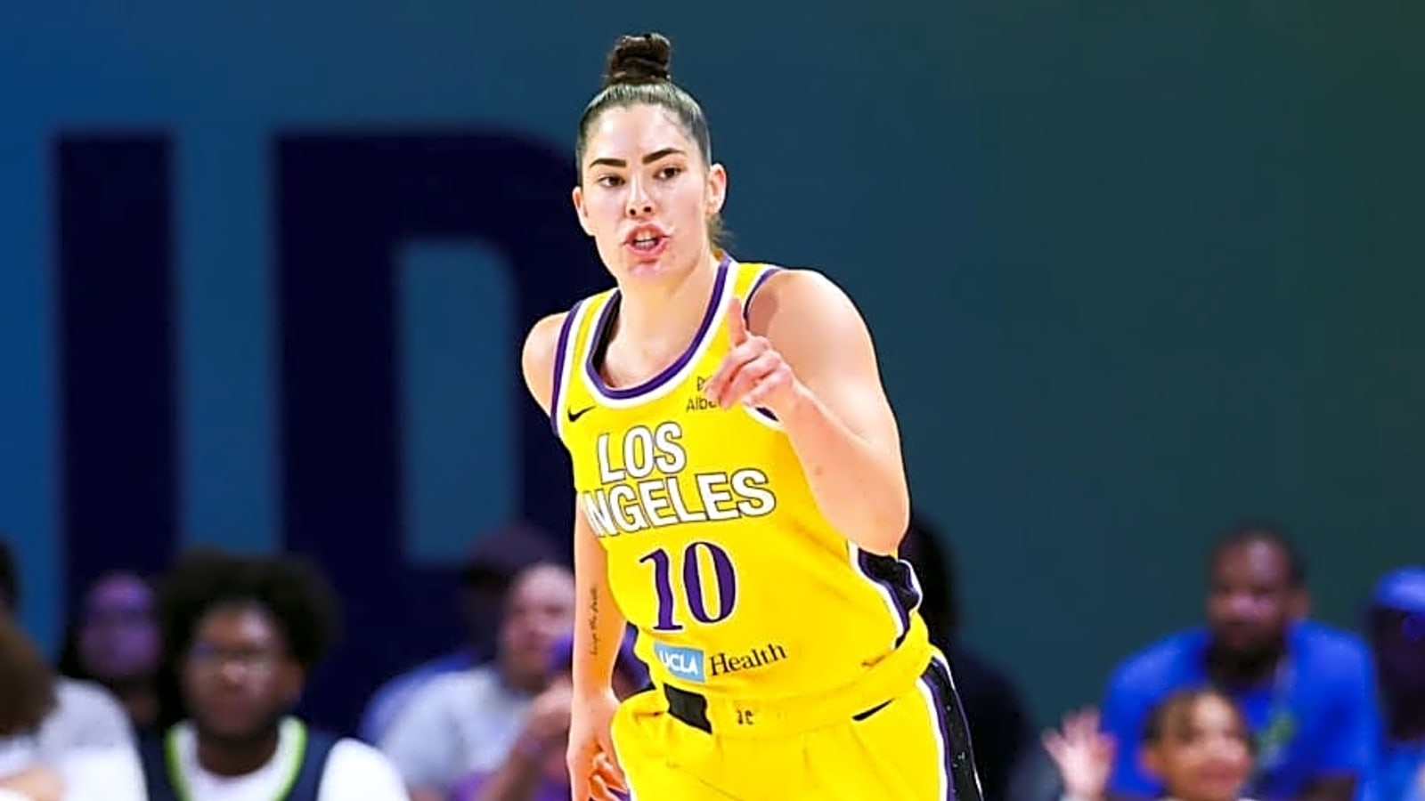 Kelsey Plum Befuddled by &#39;Crazy&#39; Paige Bueckers Trash Talk