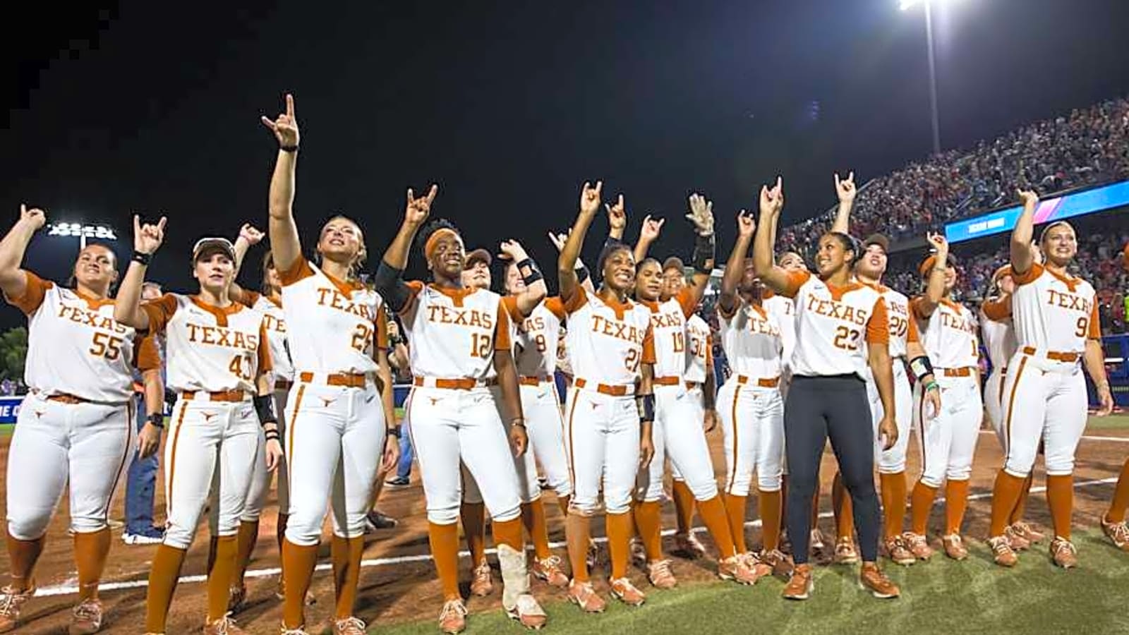 Seven Texas Longhorns Featured in Softball America&#39;s Top 100 Players of 2025