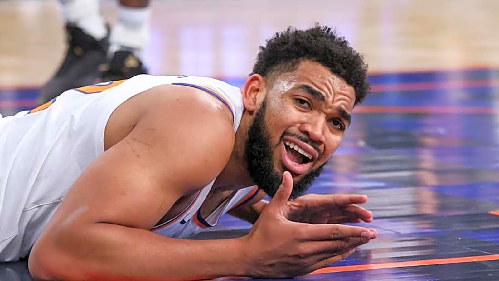 Knicks Dodge Major Karl-Anthony Towns Injury Scare