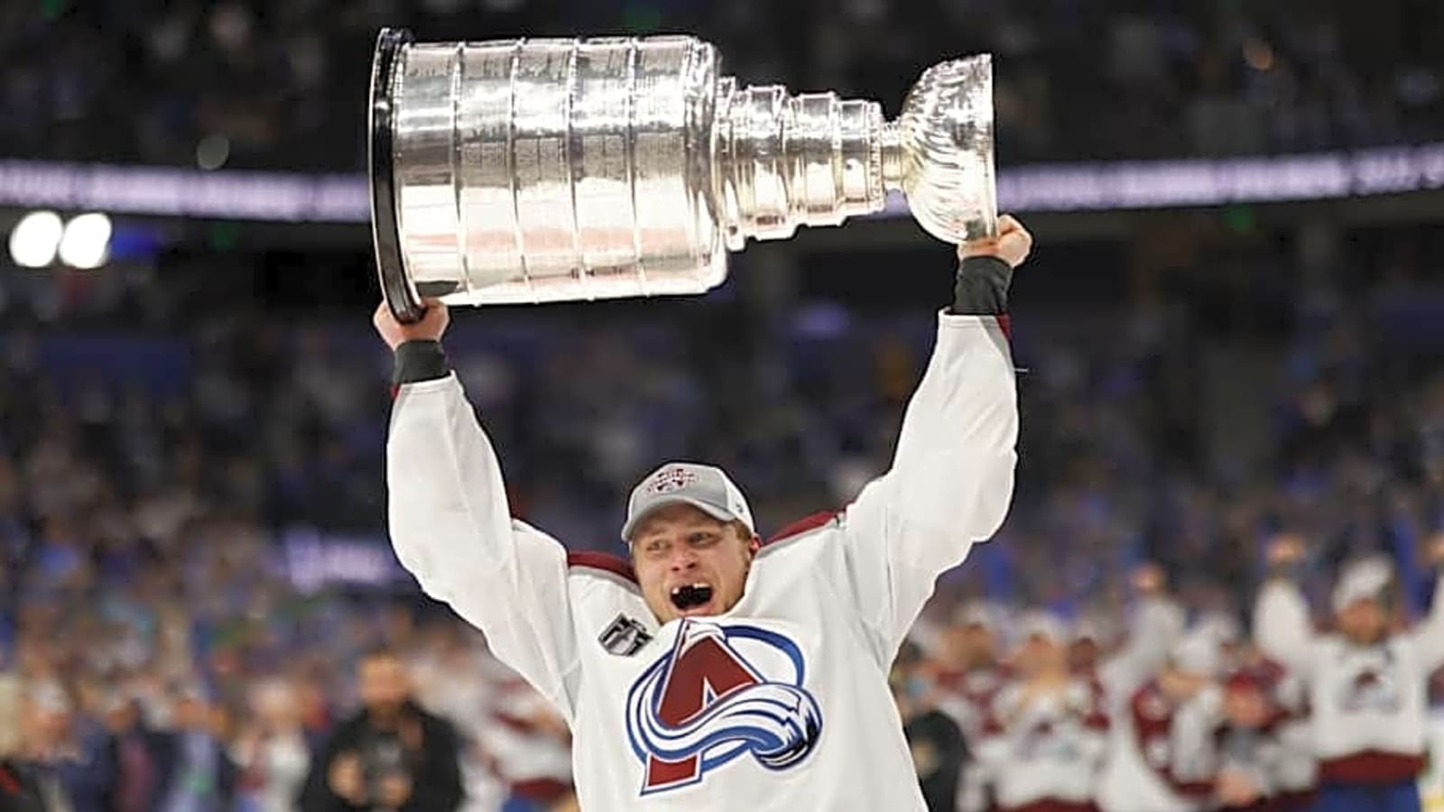 Former Avalanche Stanley Cup Champion Retires After 18 Seasons