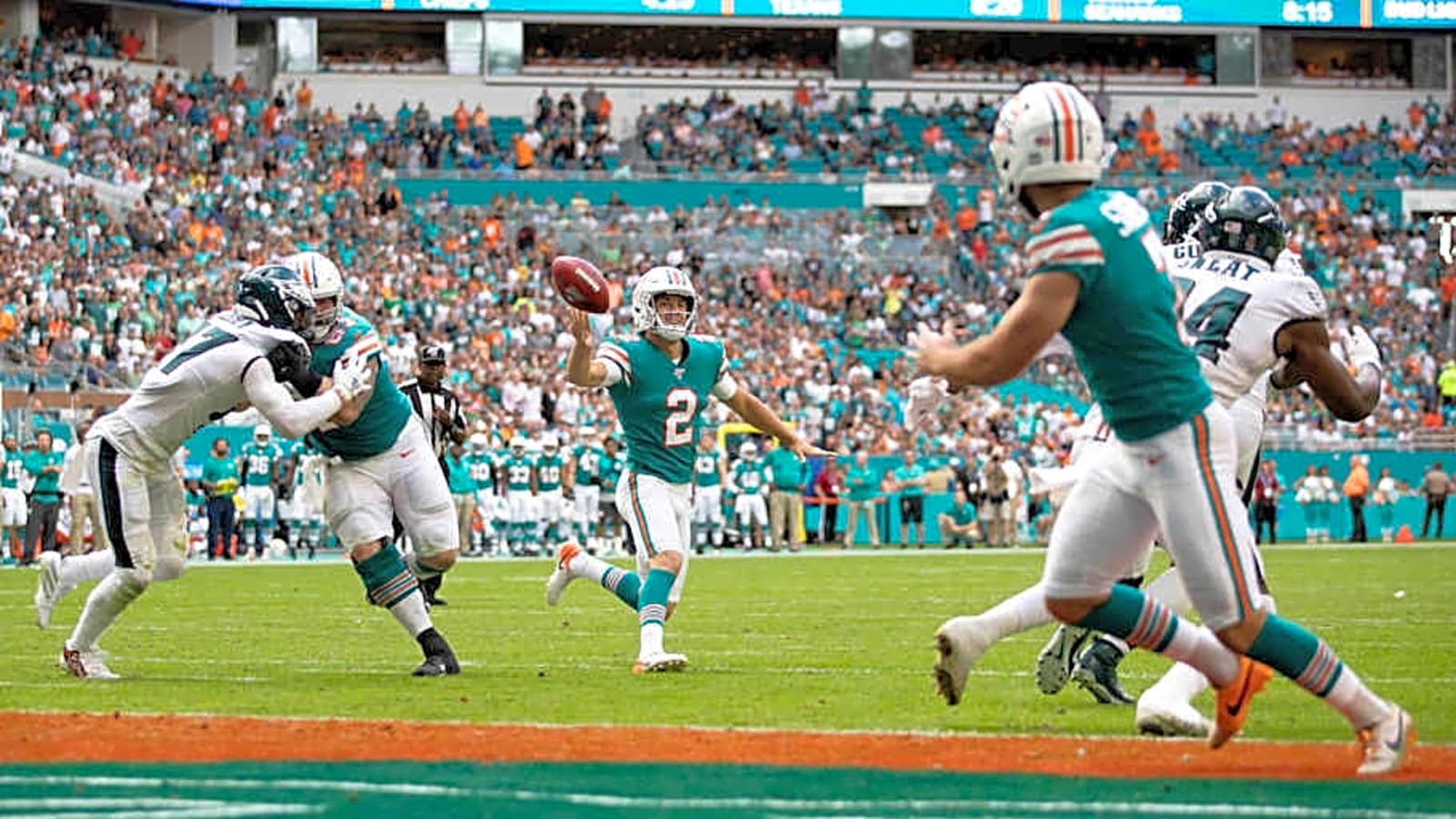 Paying Tribute to Two Former Longtime Dolphins Players