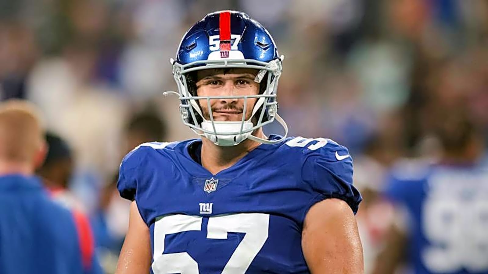 Patriots Sign Former Giants DE Turned Long Snapper