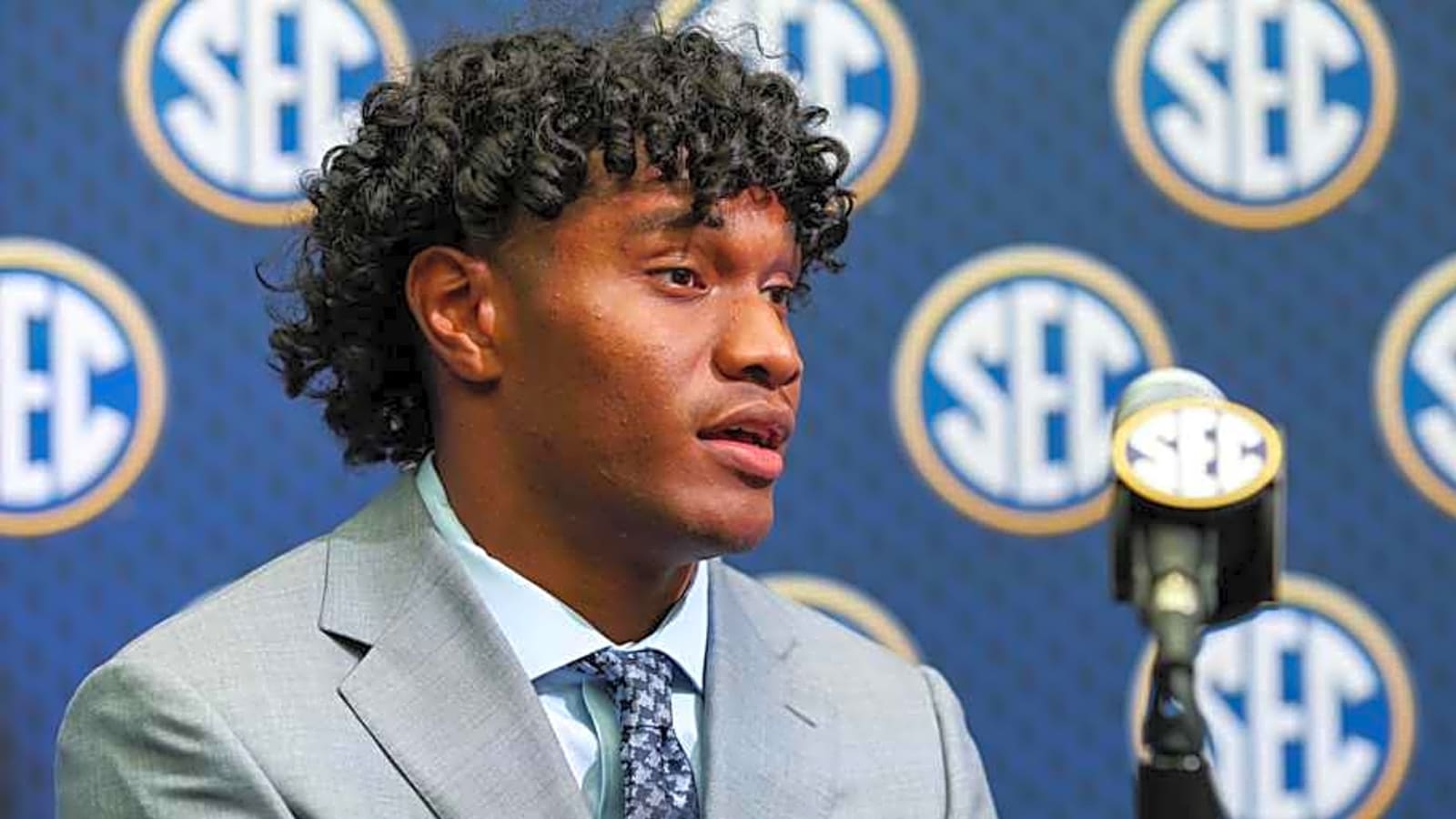 Lane Kiffin&#39;s Take: Ole Miss Football Quarterback Austin Simmons Turning Heads