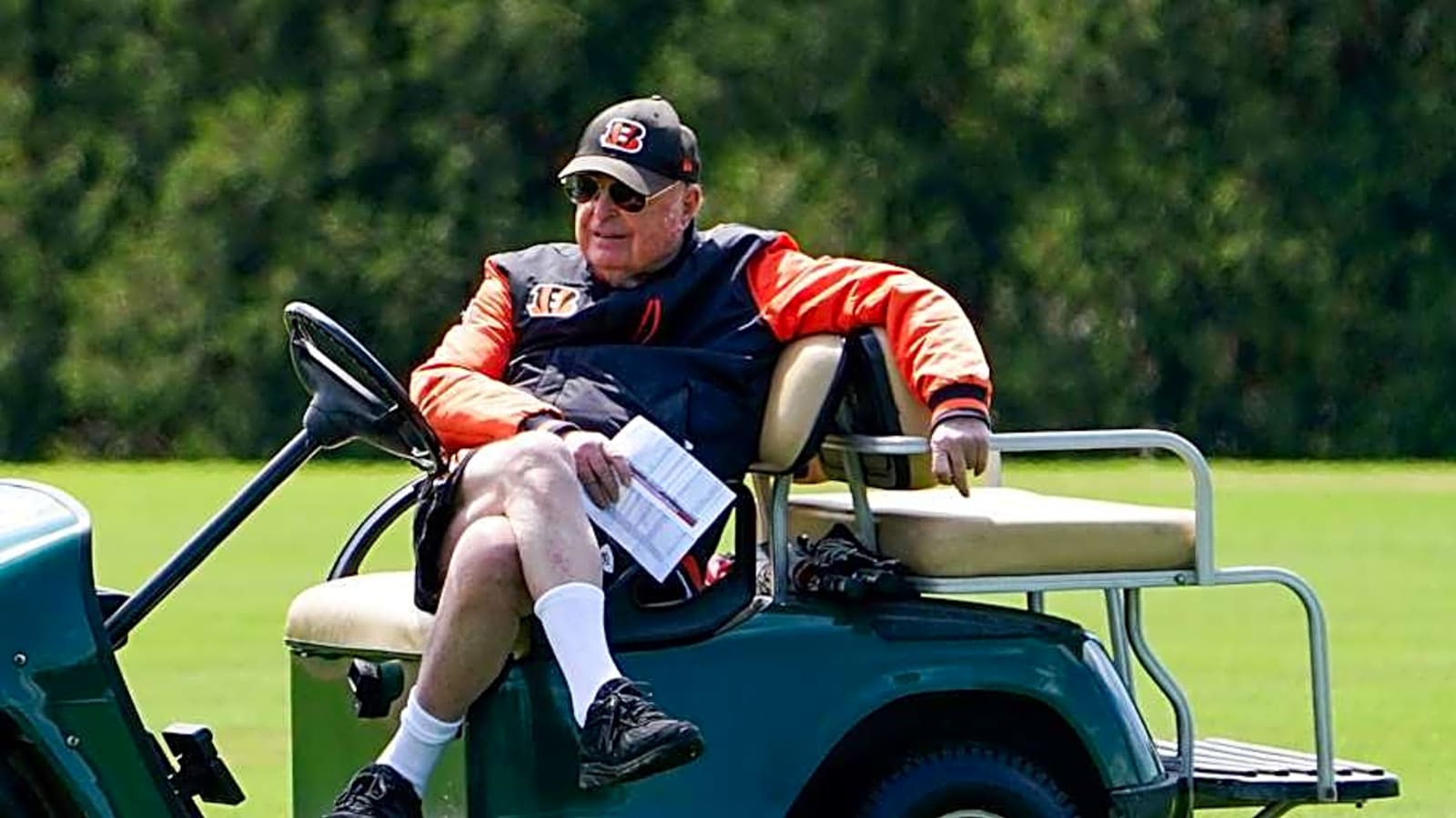 Mike Brown, Duke Tobin Note Bengals Efforts To Extend Trey Hendrickson Ahead of 2025 Season
