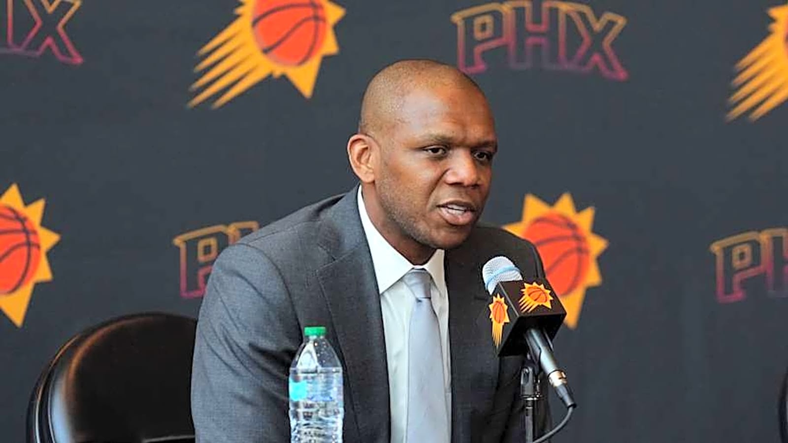 Why Suns Should Keep GM James Jones