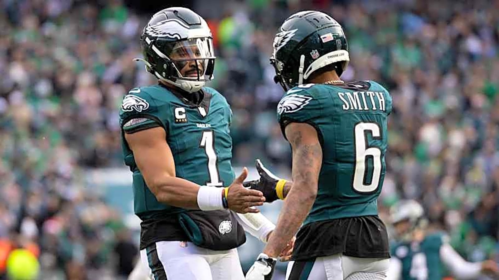 Jalen Hurts and DeVonta Smith can&#39;t stop gushing over Eagles defender at camp